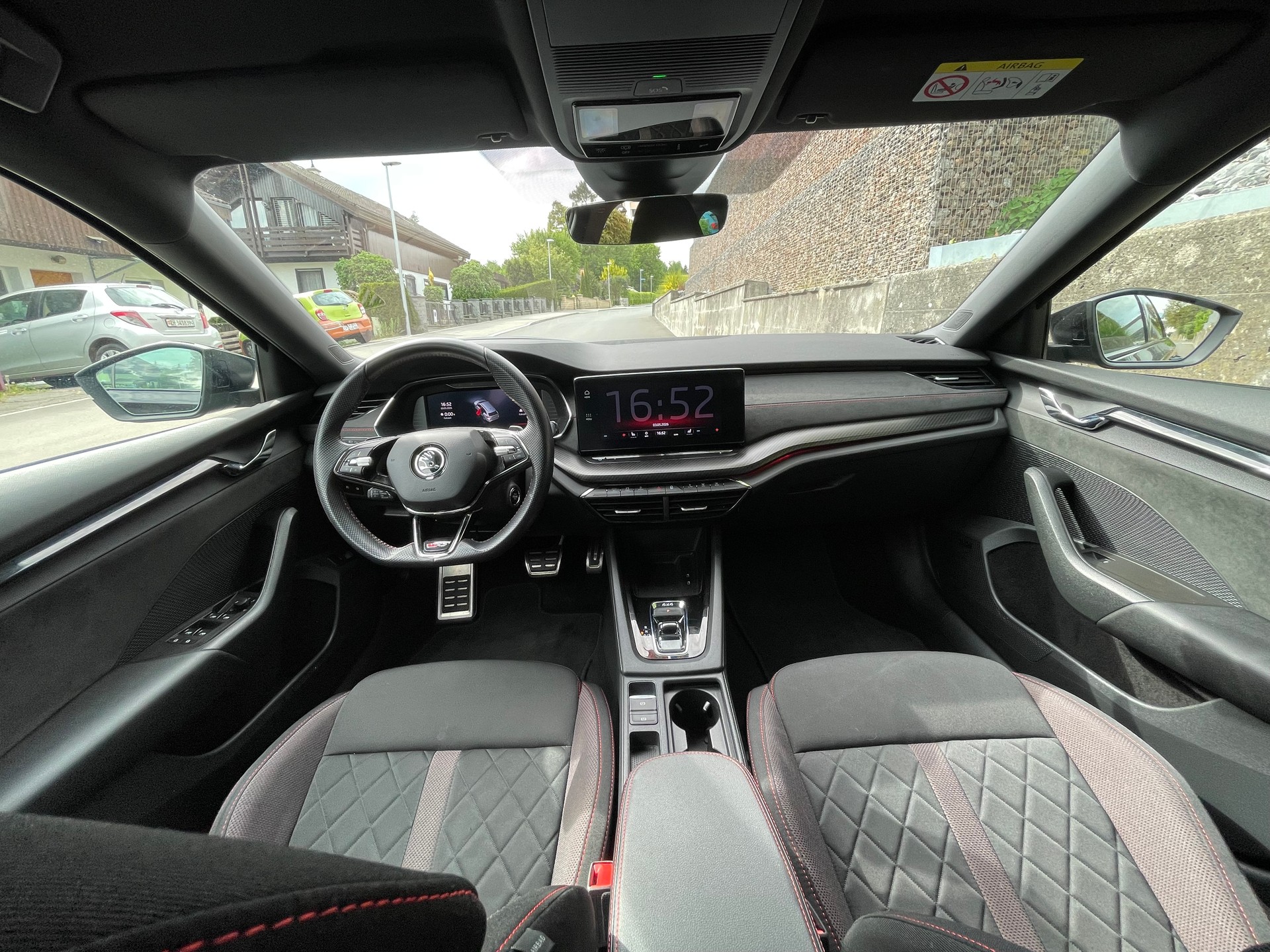 SKODA Octavia Combi 2.0 TDI DSG RS 4x4-image-12