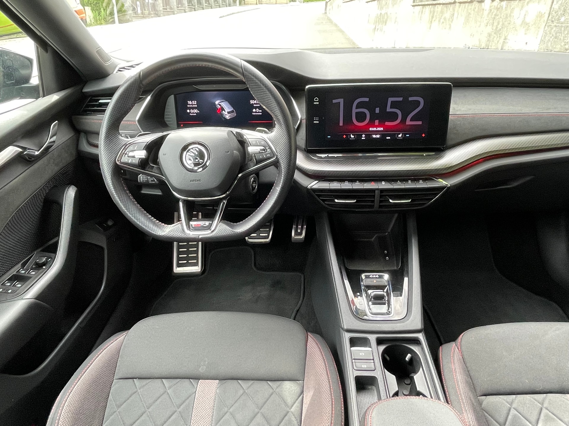 SKODA Octavia Combi 2.0 TDI DSG RS 4x4-image-13