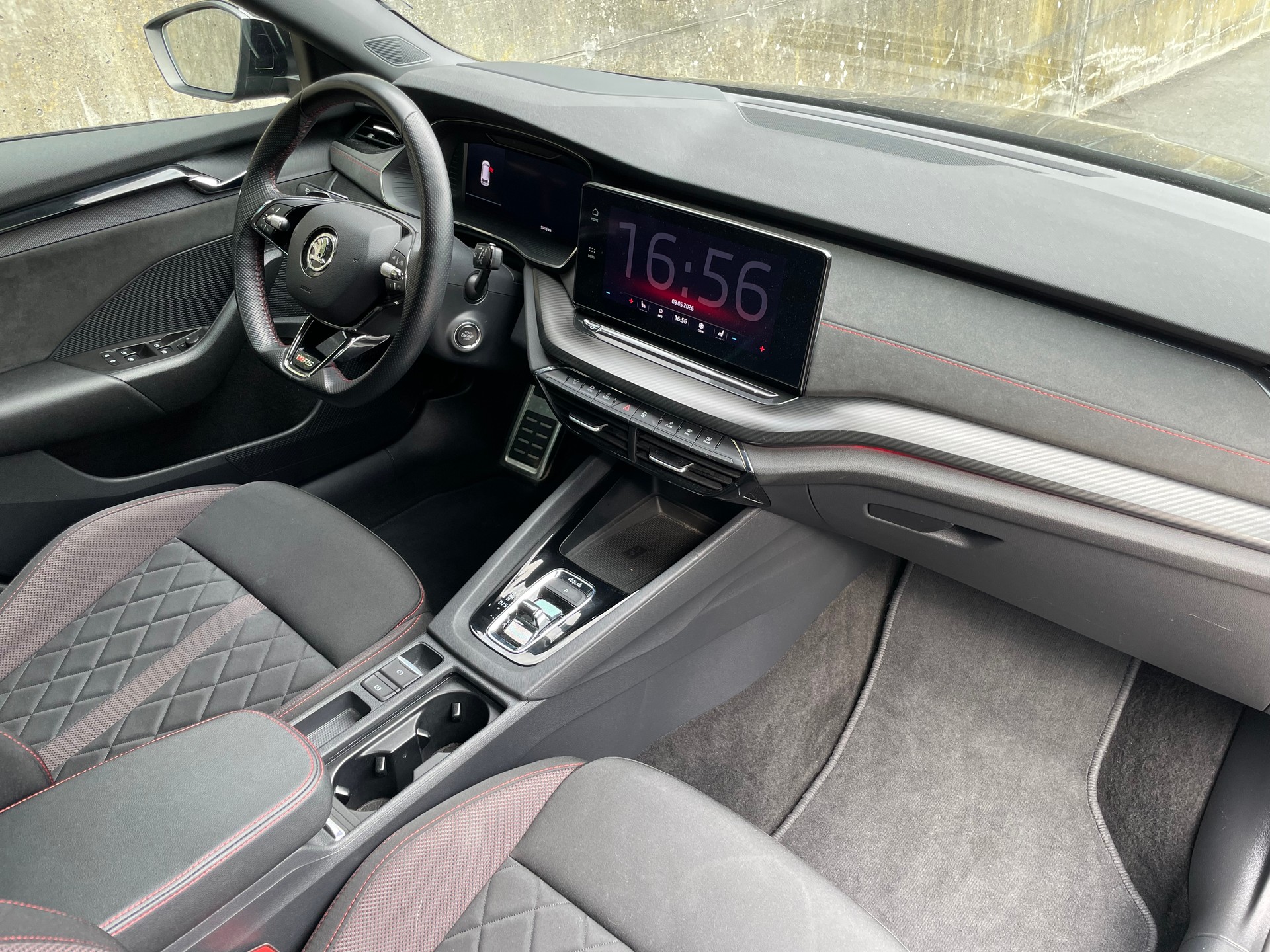 SKODA Octavia Combi 2.0 TDI DSG RS 4x4-image-14