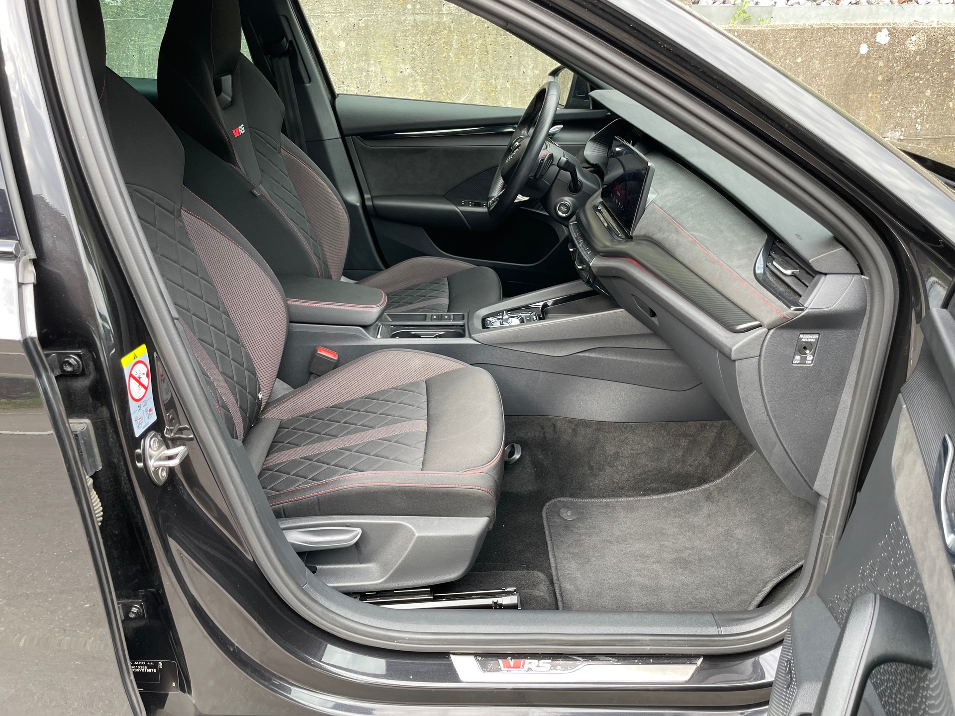 SKODA Octavia Combi 2.0 TDI DSG RS 4x4-image-11
