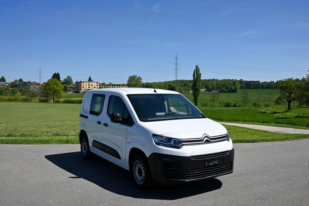CITROEN Berlingo Van 1.2 Pure Tech 130 s/s Club EAT8 1000kg-image-1
