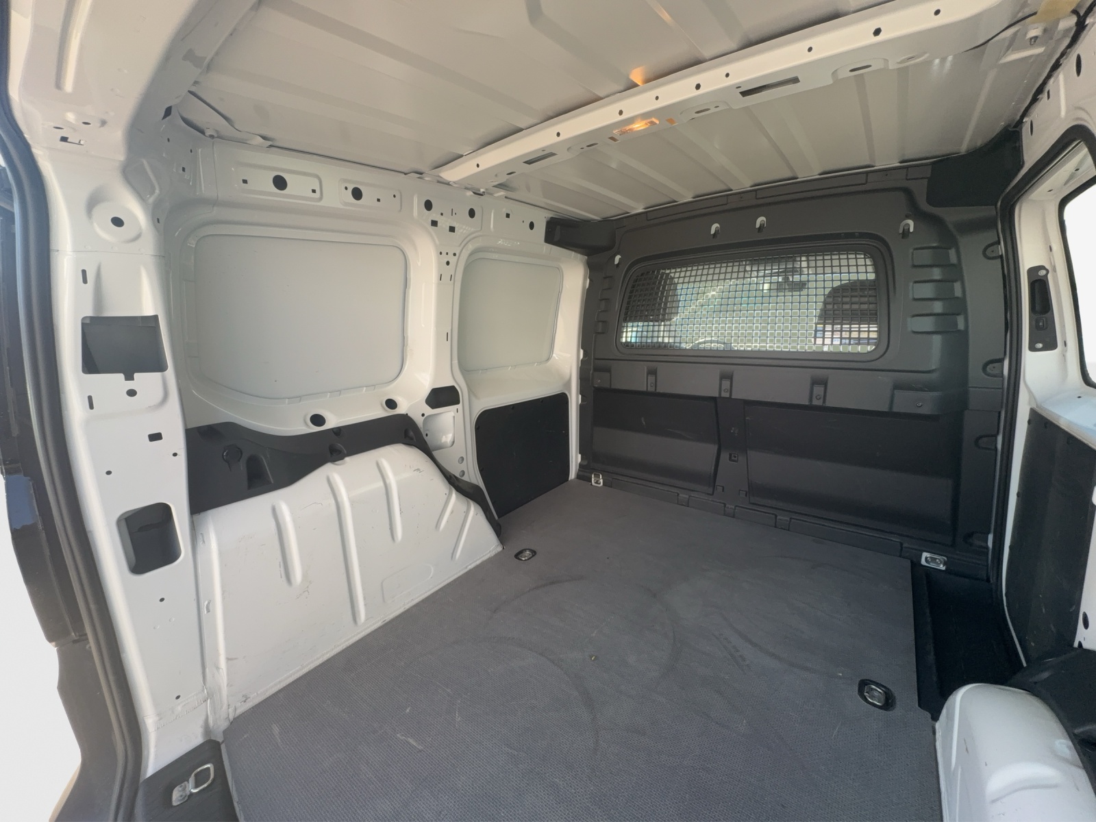 VW Caddy Cargo 2.0TDI 4Motion-image-13