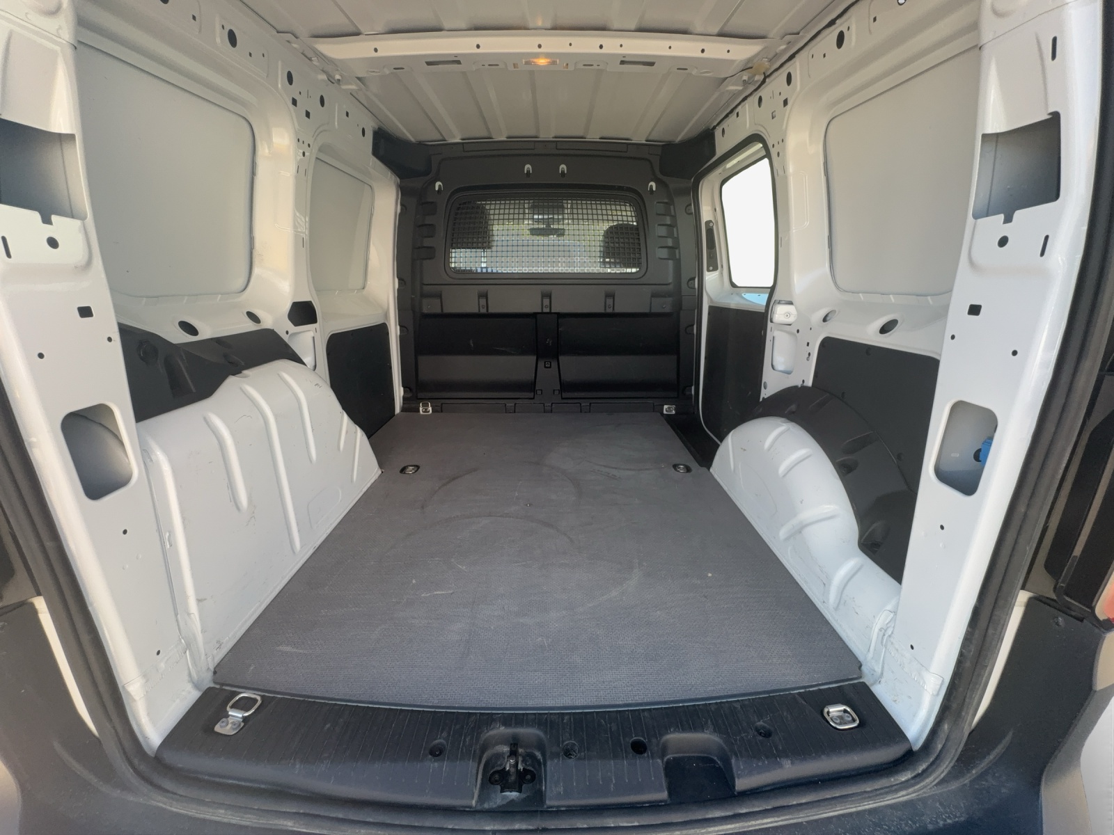 VW Caddy Cargo 2.0TDI 4Motion-image-12