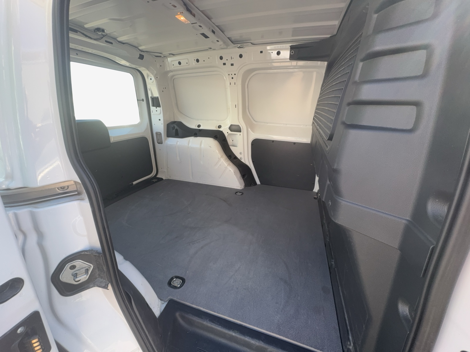 VW Caddy Cargo 2.0TDI 4Motion-image-11