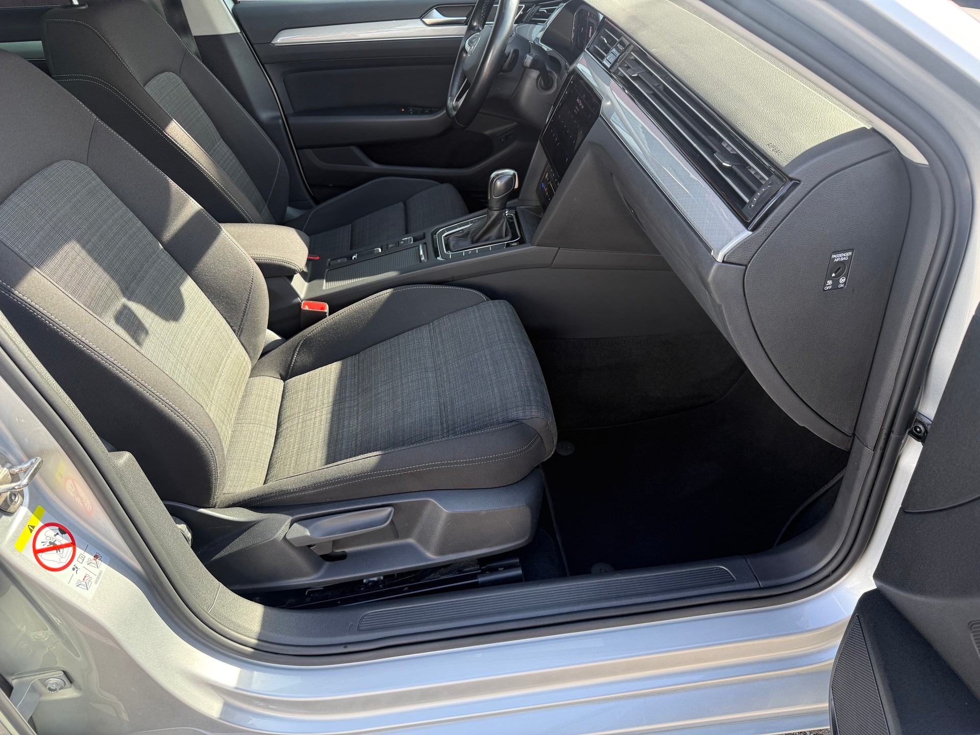 VW Passat Variant 2.0 TDI Business DSG-image-12