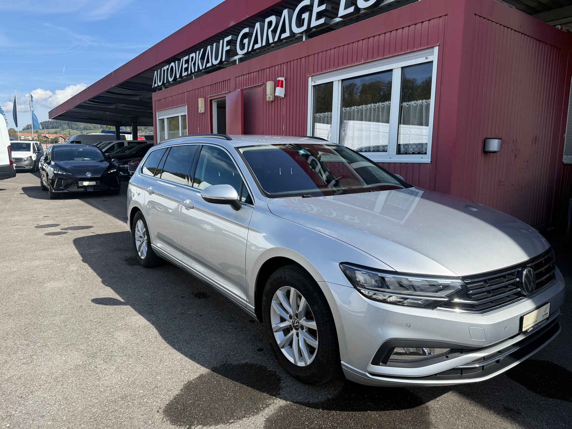 VW Passat Variant 2.0 TDI Business DSG-image-0