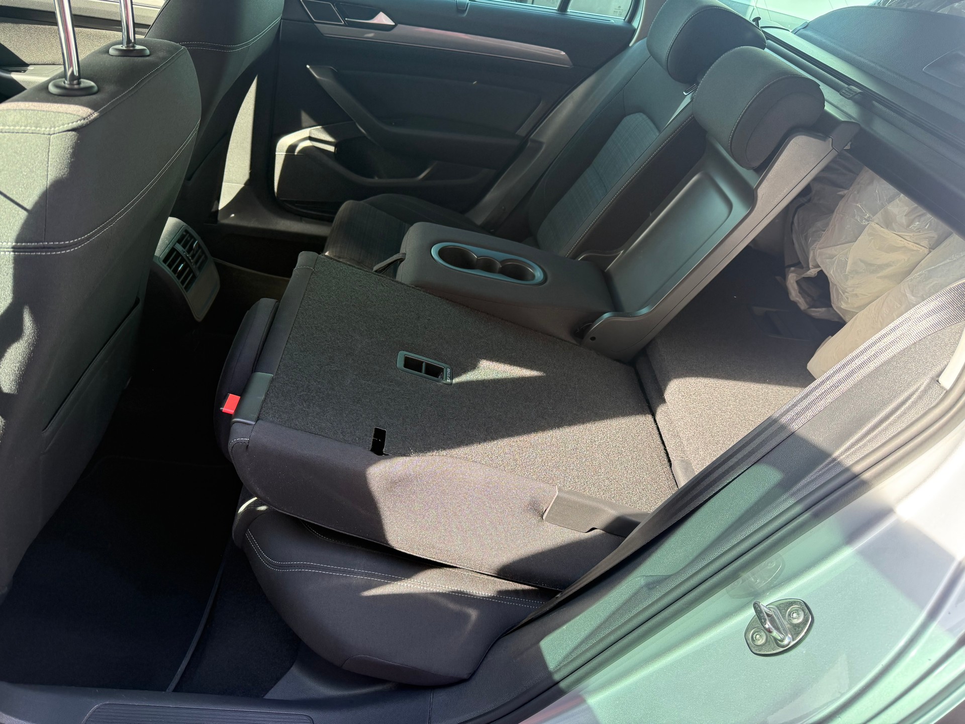 VW Passat Variant 2.0 TDI Business DSG-image-6