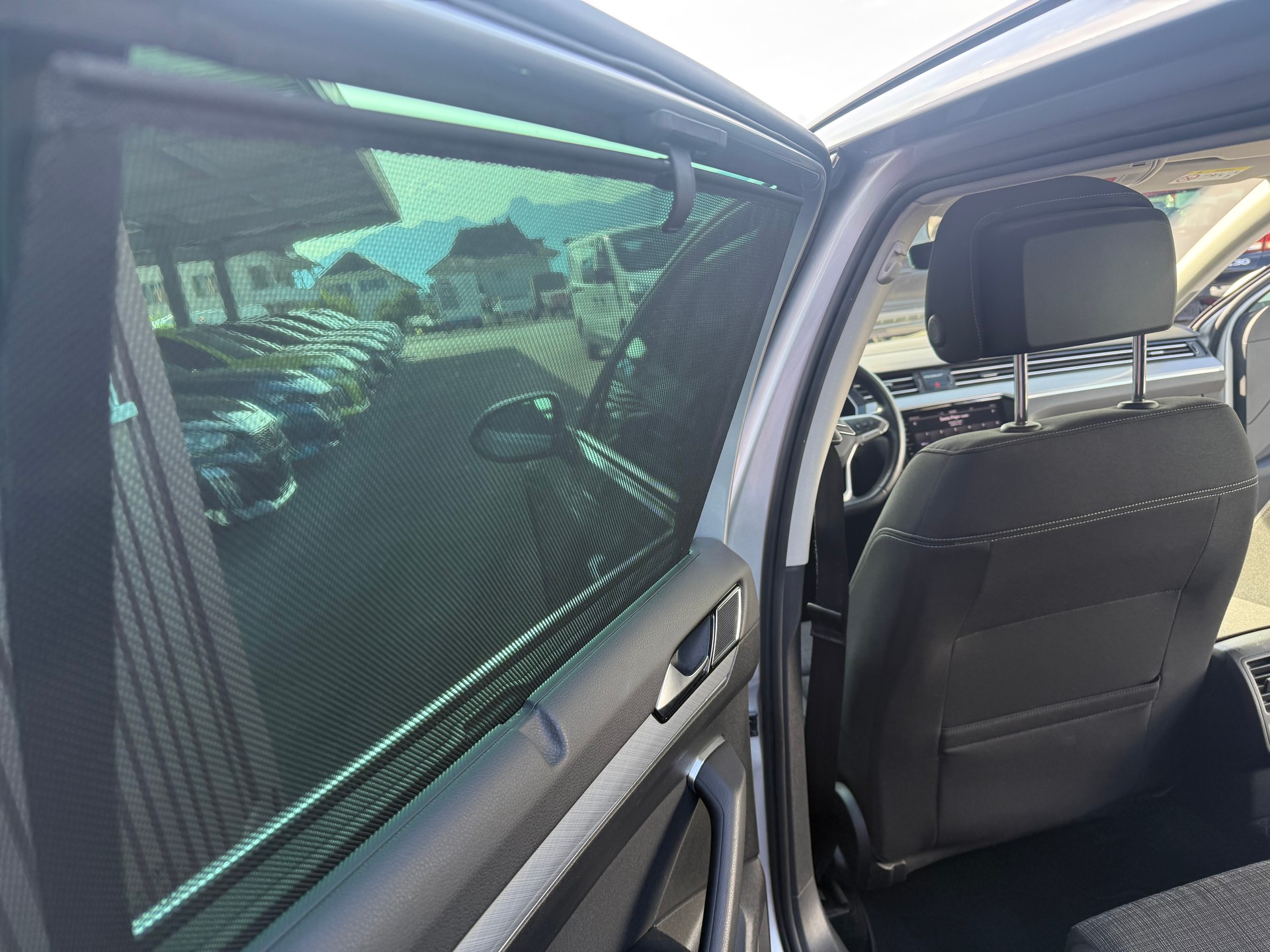 VW Passat Variant 2.0 TDI Business DSG-image-16