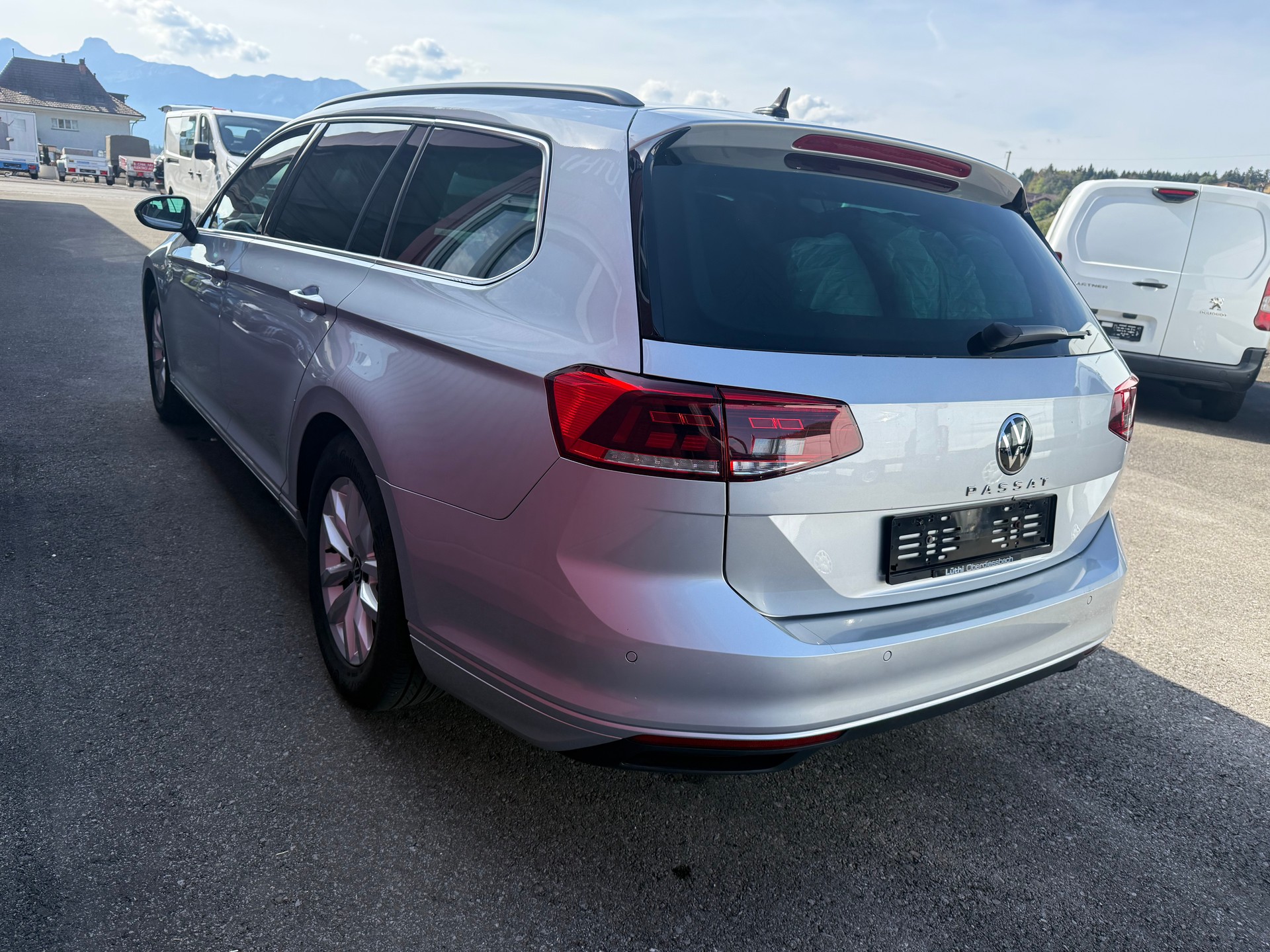 VW Passat Variant 2.0 TDI Business DSG-image-1