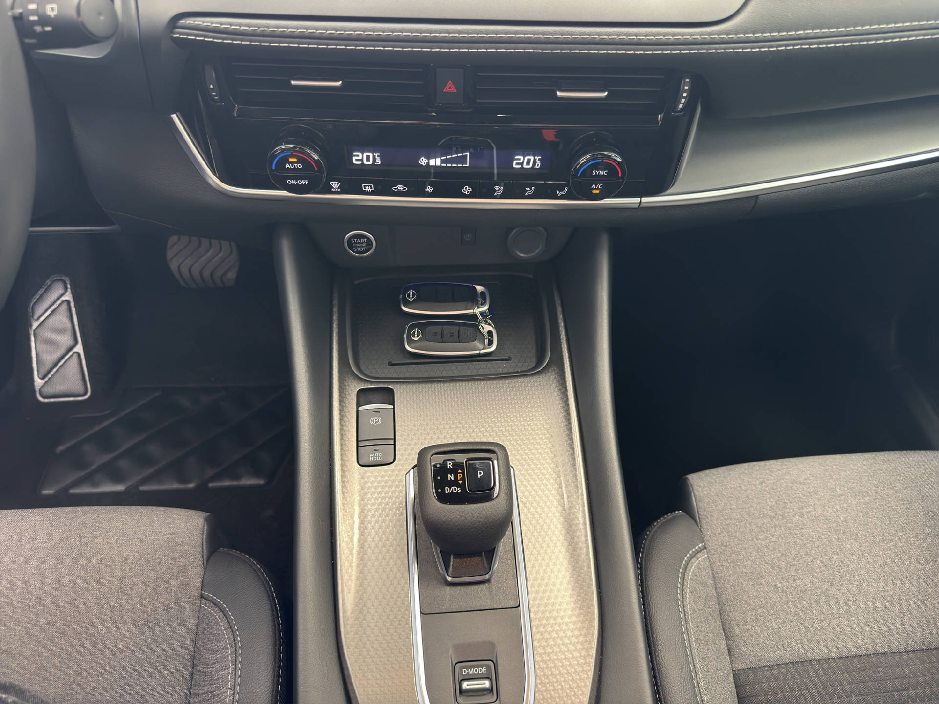 NISSAN Qashqai 1.3 DIG-T 158 N-Connecta-image-11