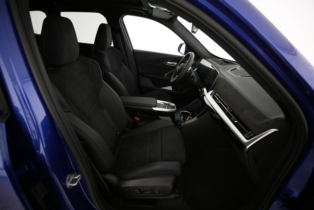 BMW X1 23i xDrive-image-11