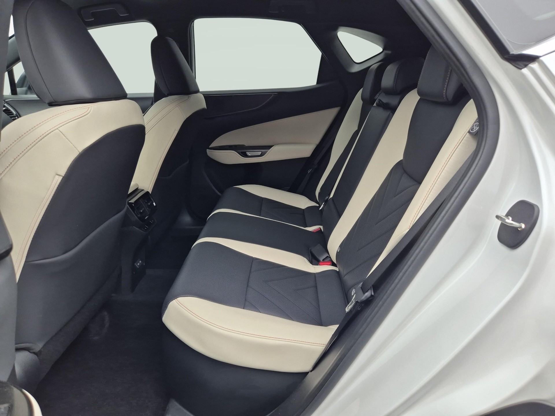 LEXUS NX 350h Excellence-image-3