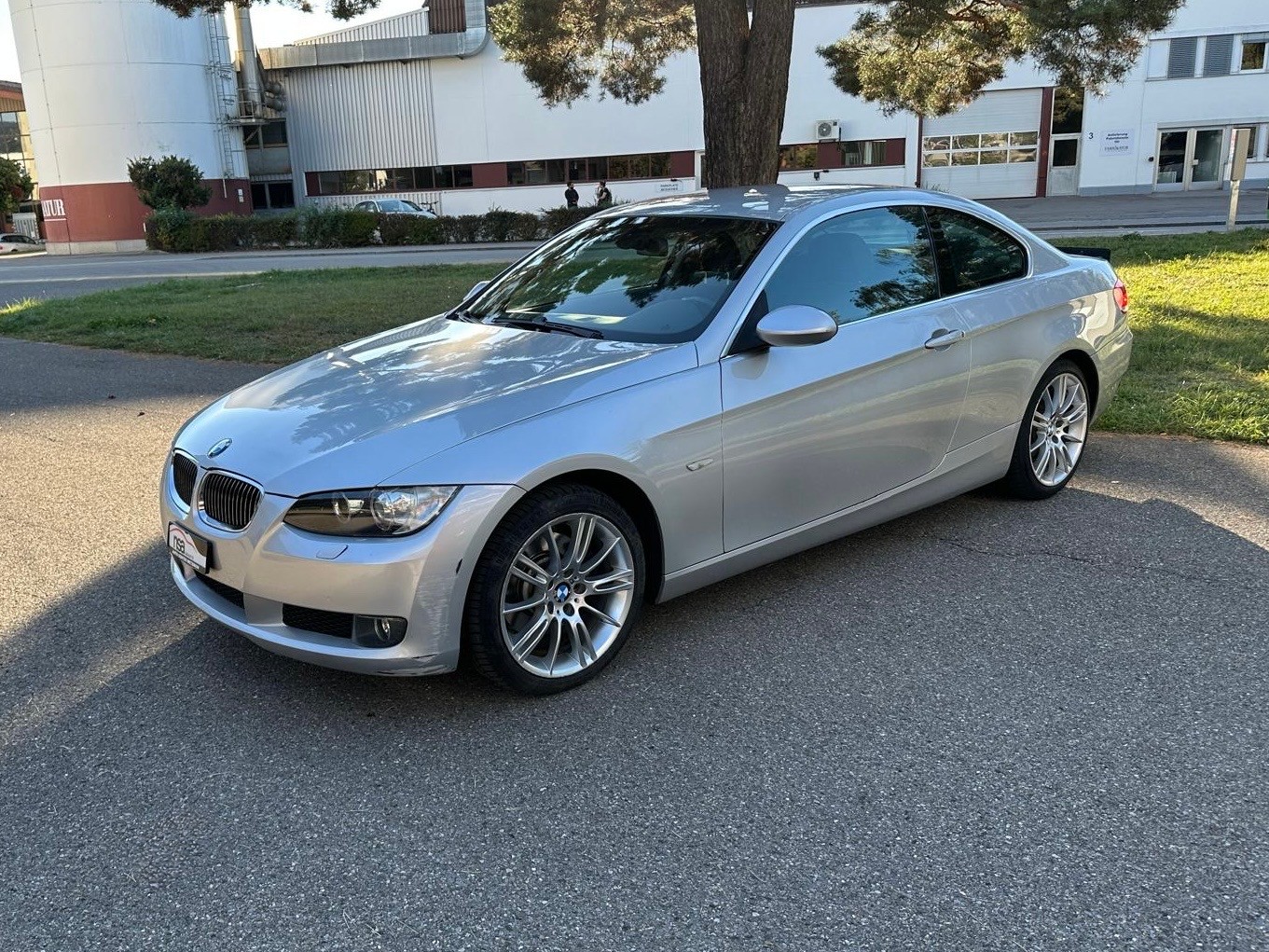 BMW 325i Coupé-image-1