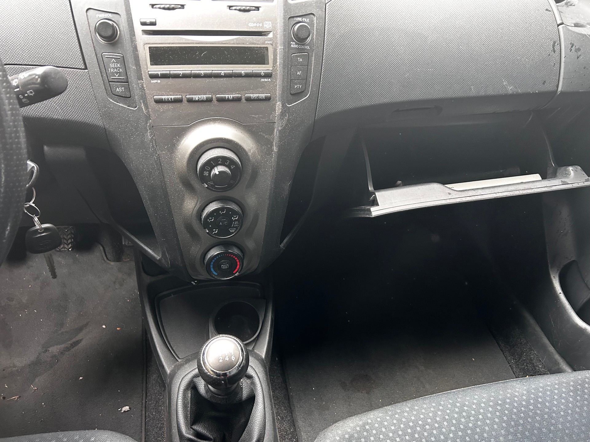 TOYOTA Yaris 1.33 Linea Sol-image-11