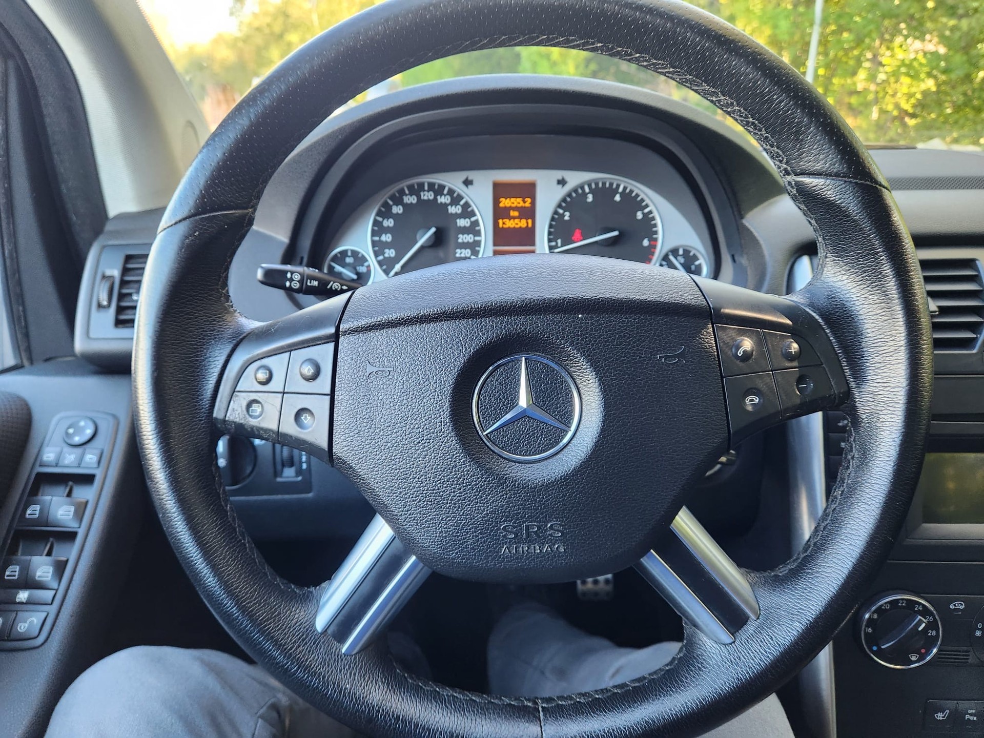 MERCEDES-BENZ B 180 Selection Autotronic-image-13