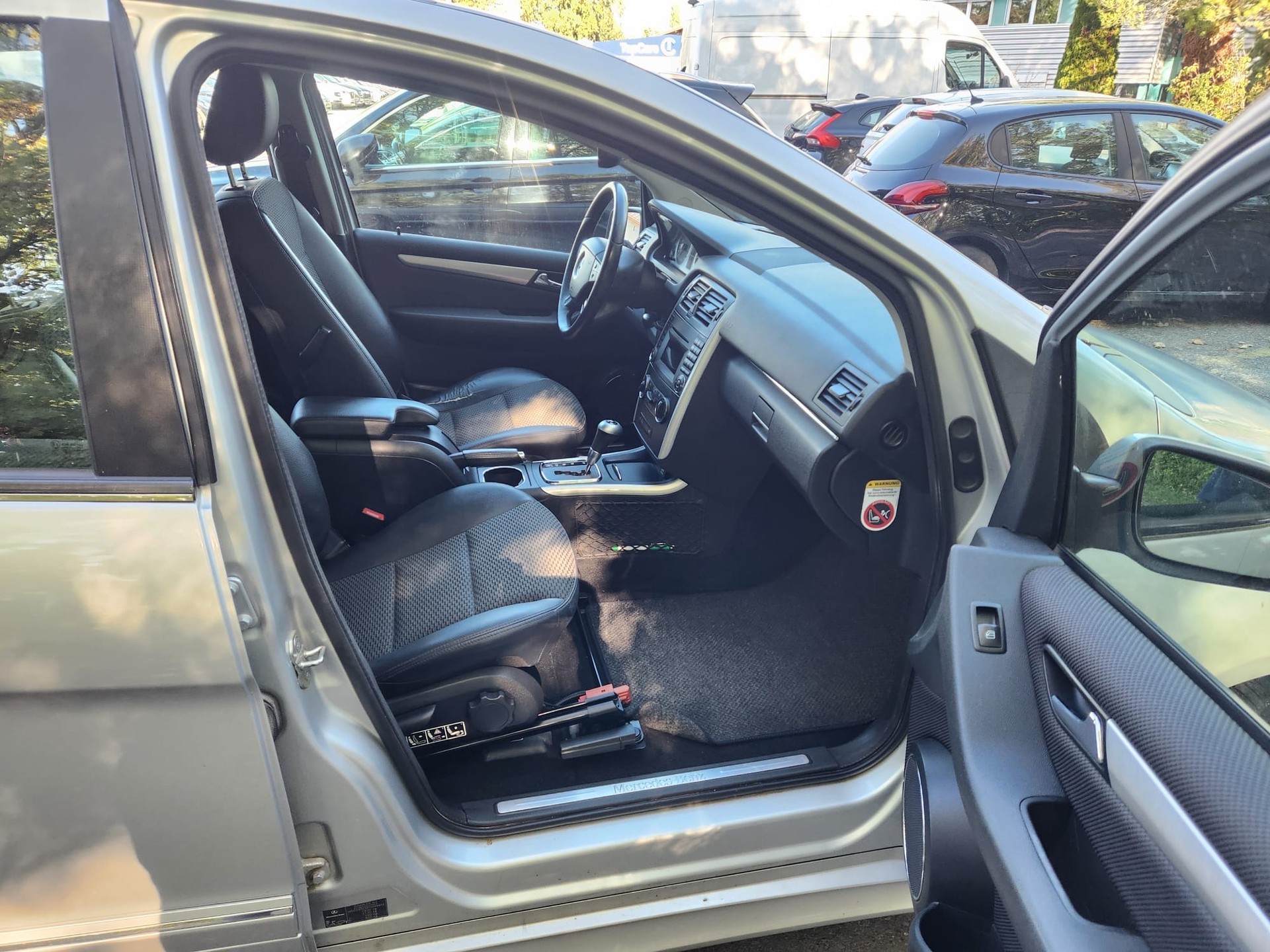 MERCEDES-BENZ B 180 Selection Autotronic-image-8