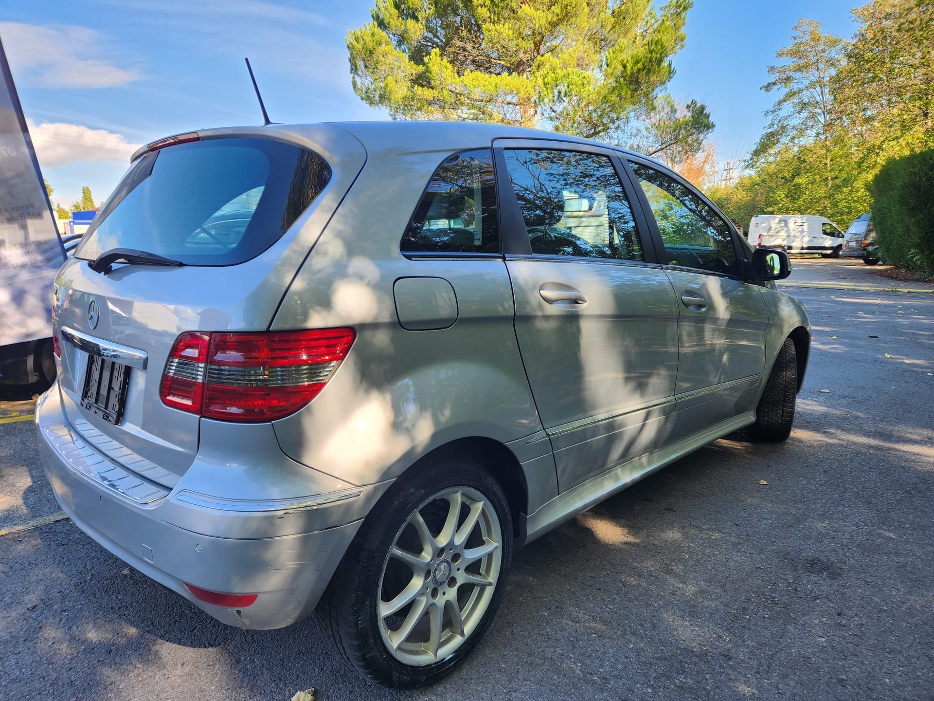 MERCEDES-BENZ B 180 Selection Autotronic-image-5
