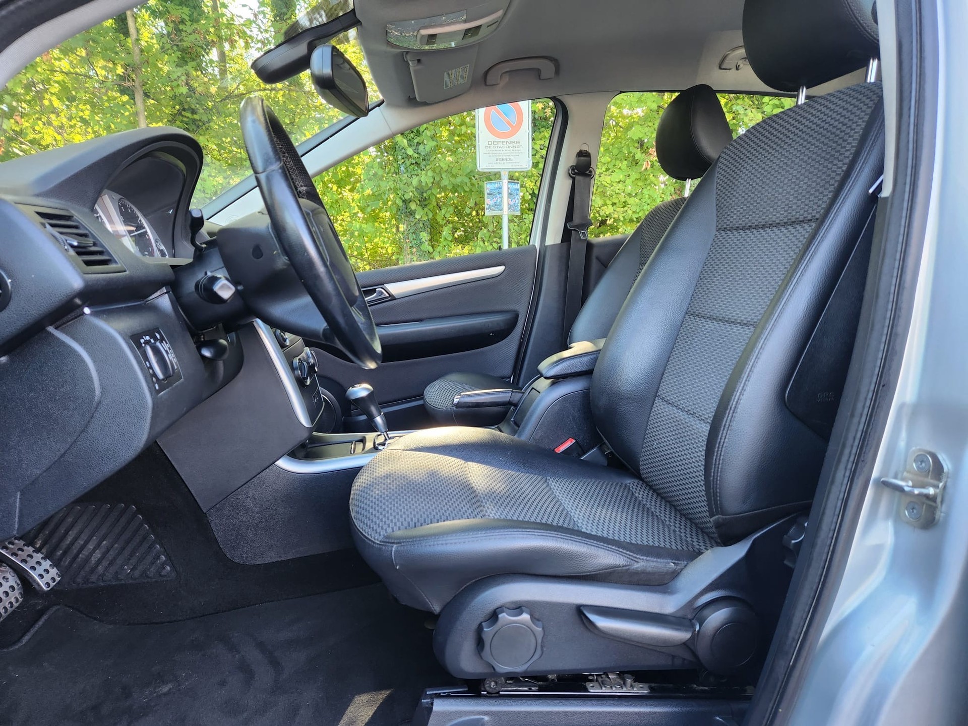 MERCEDES-BENZ B 180 Selection Autotronic-image-9