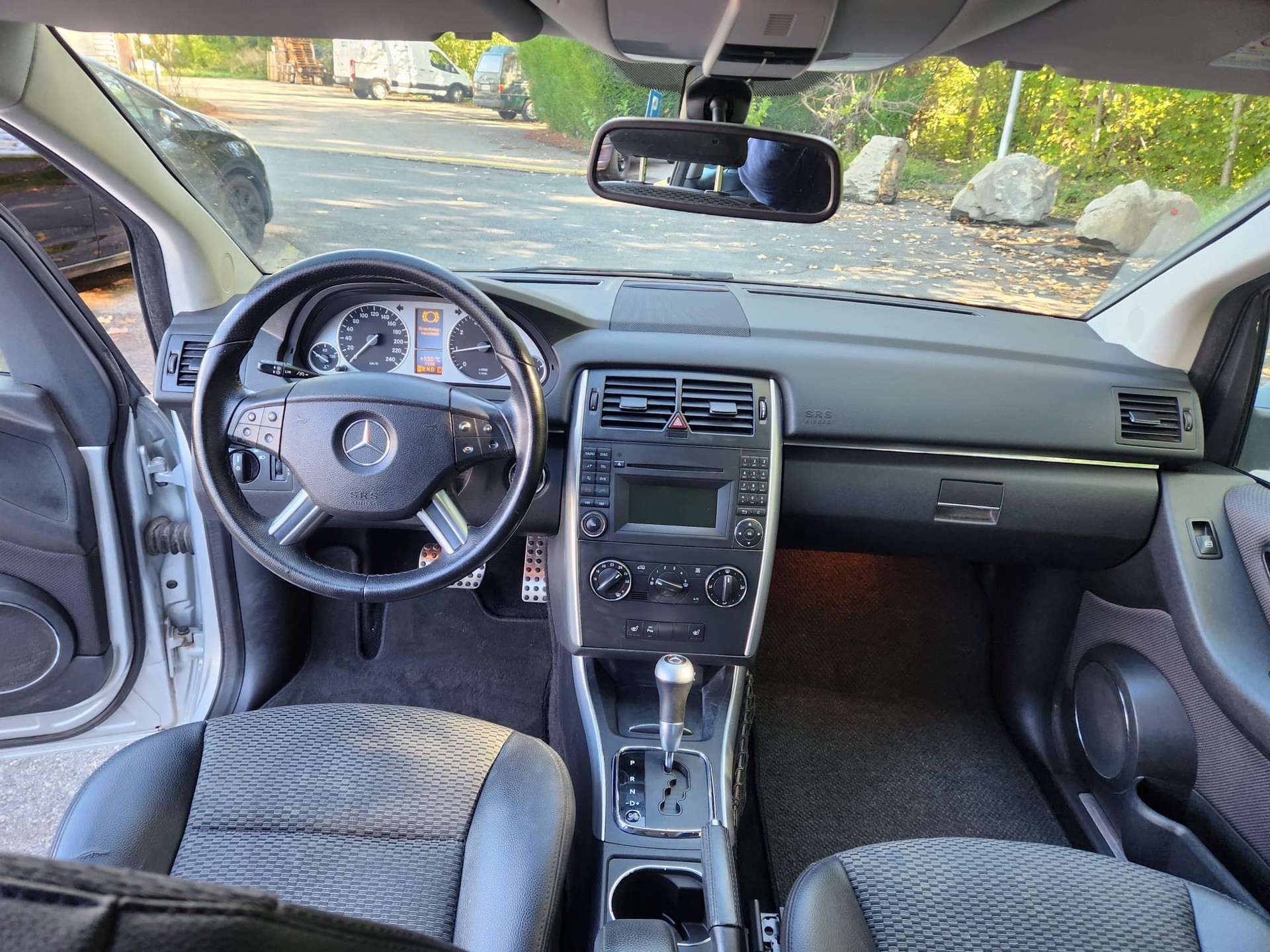 MERCEDES-BENZ B 180 Selection Autotronic-image-11