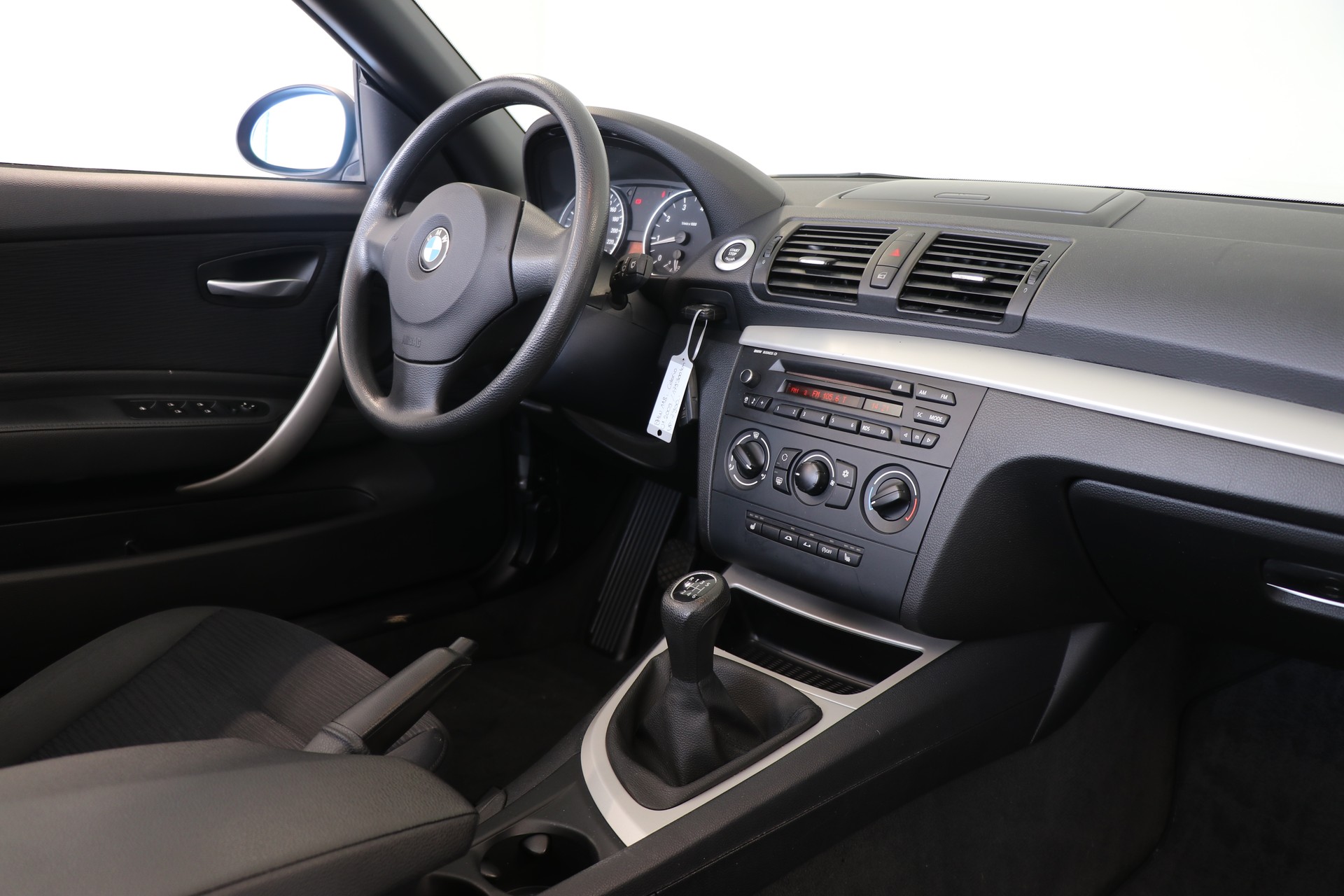 BMW 118i Cabrio-image-10