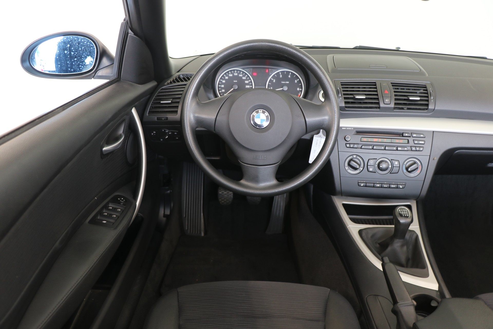 BMW 118i Cabrio-image-6