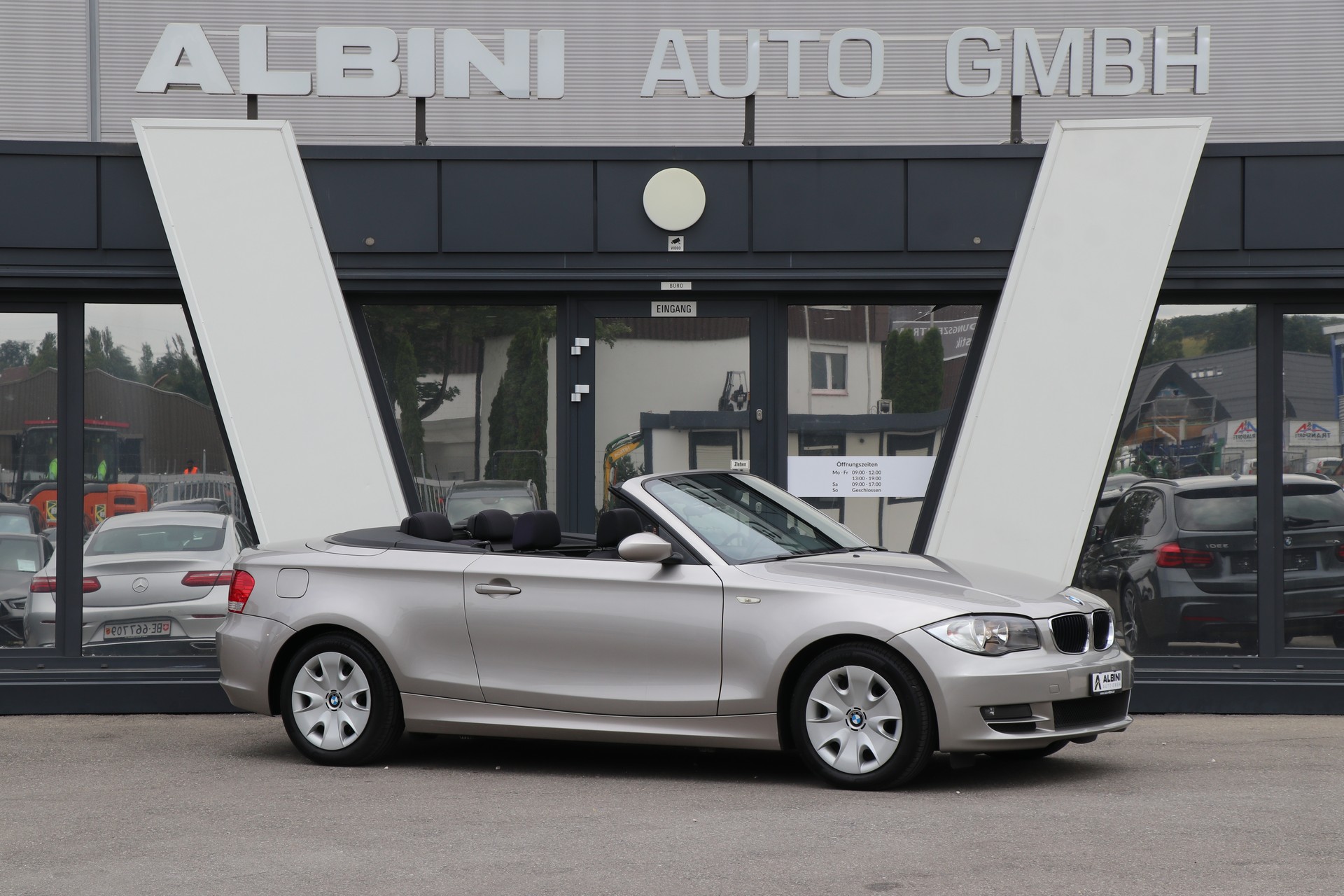BMW 118i Cabrio-image-1