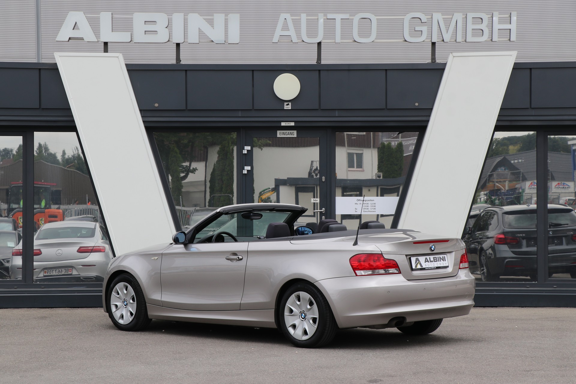 BMW 118i Cabrio-image-3