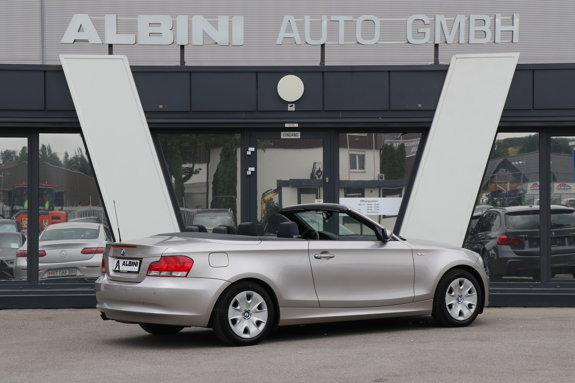 BMW 118i Cabrio-image-2