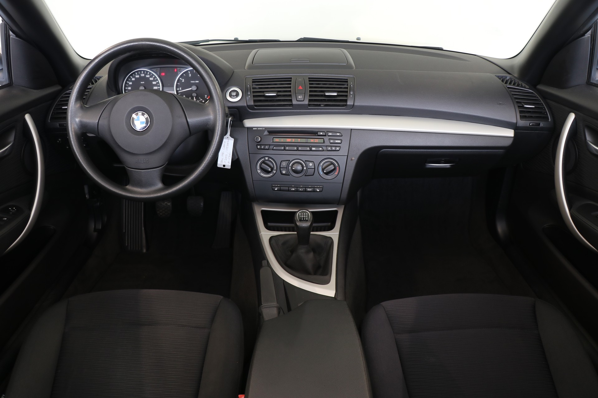 BMW 118i Cabrio-image-7