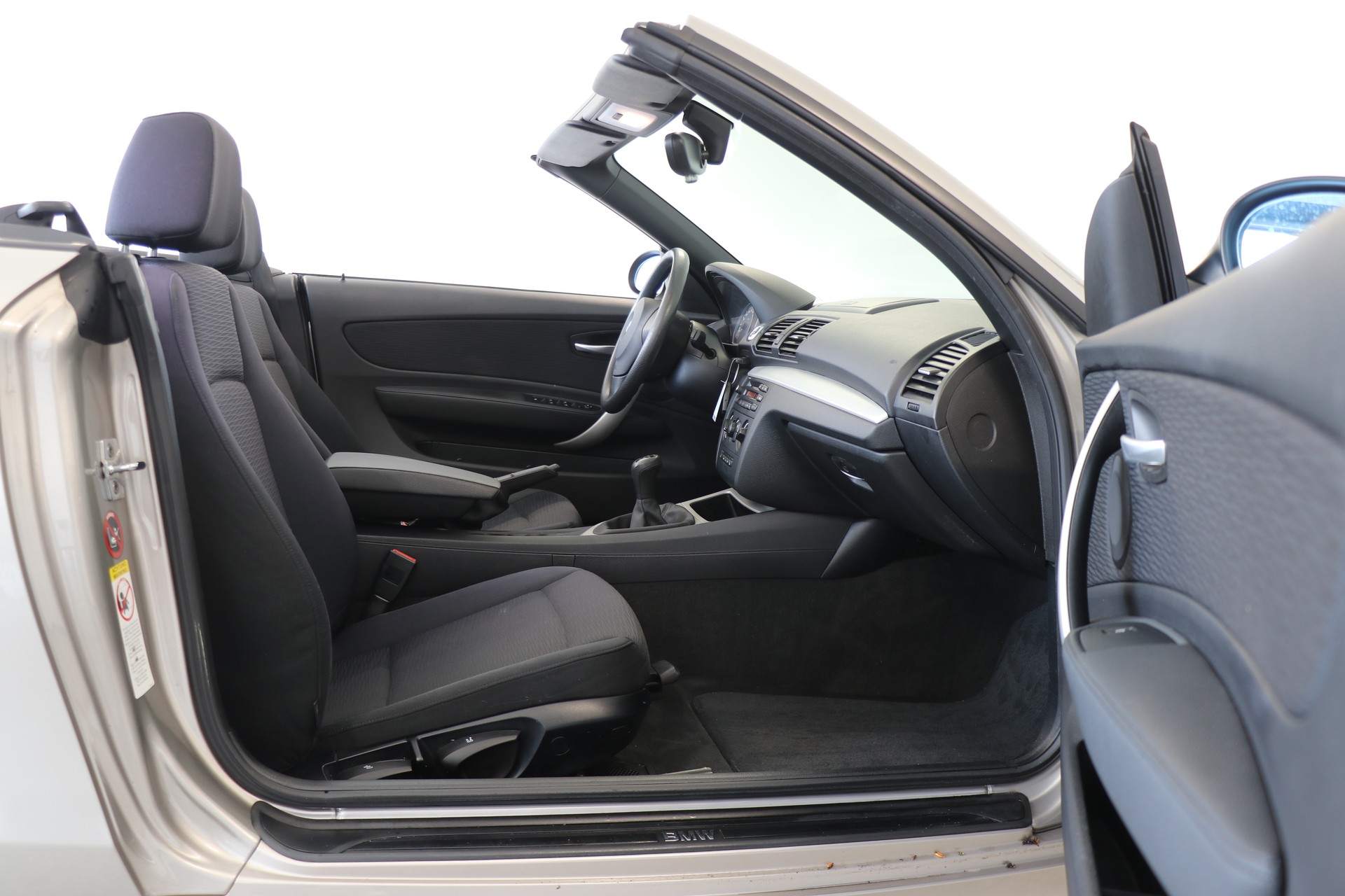 BMW 118i Cabrio-image-9