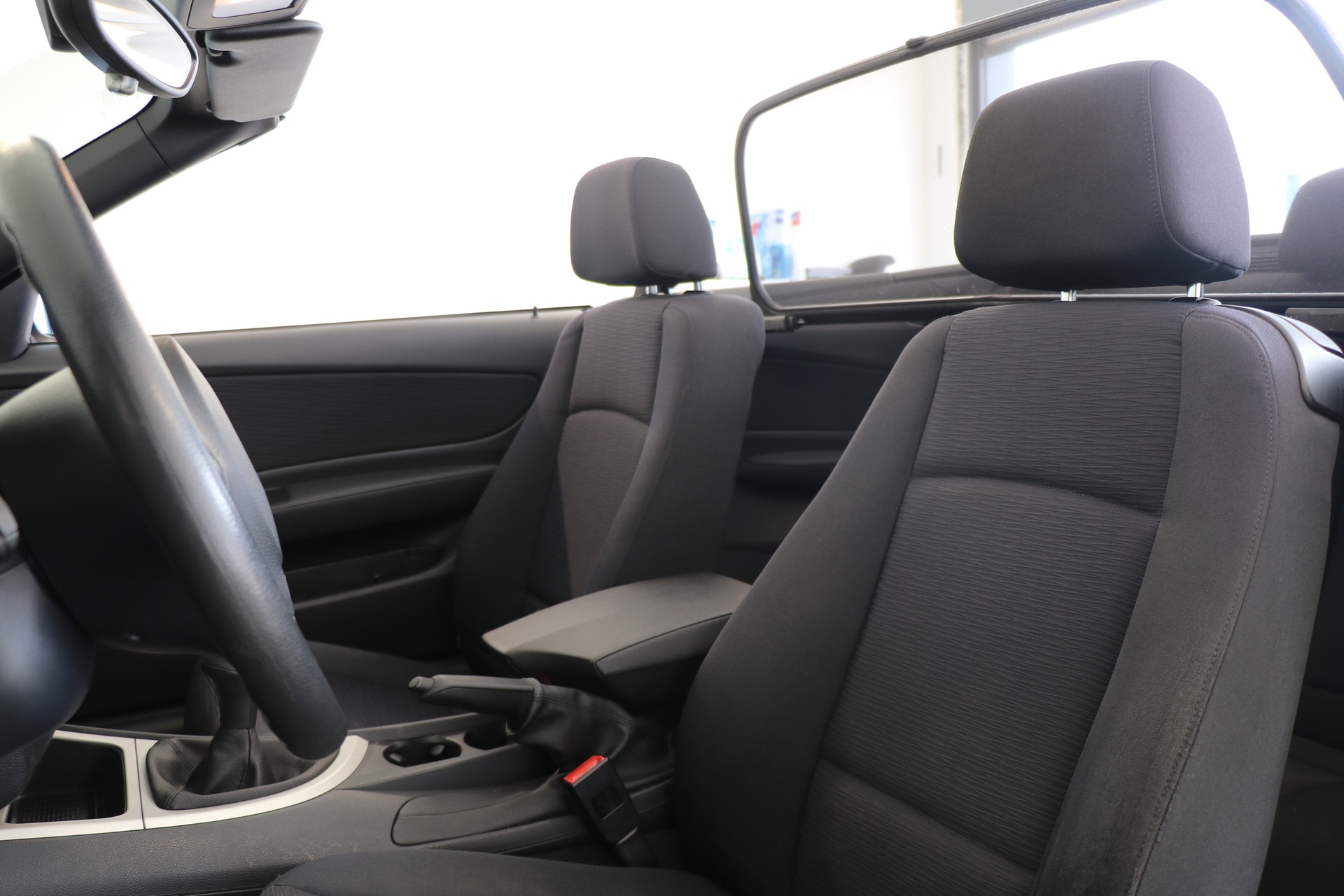 BMW 118i Cabrio-image-4