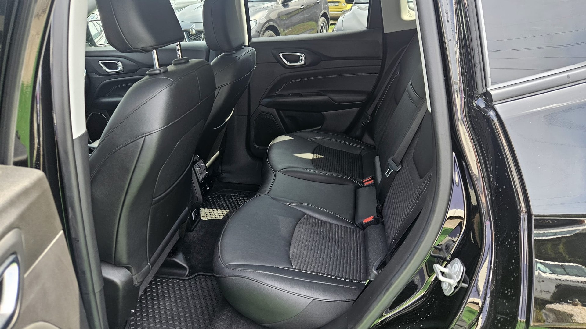 JEEP Compass 4x2 1.5 T MHEV Swiss Limited Plus-image-9