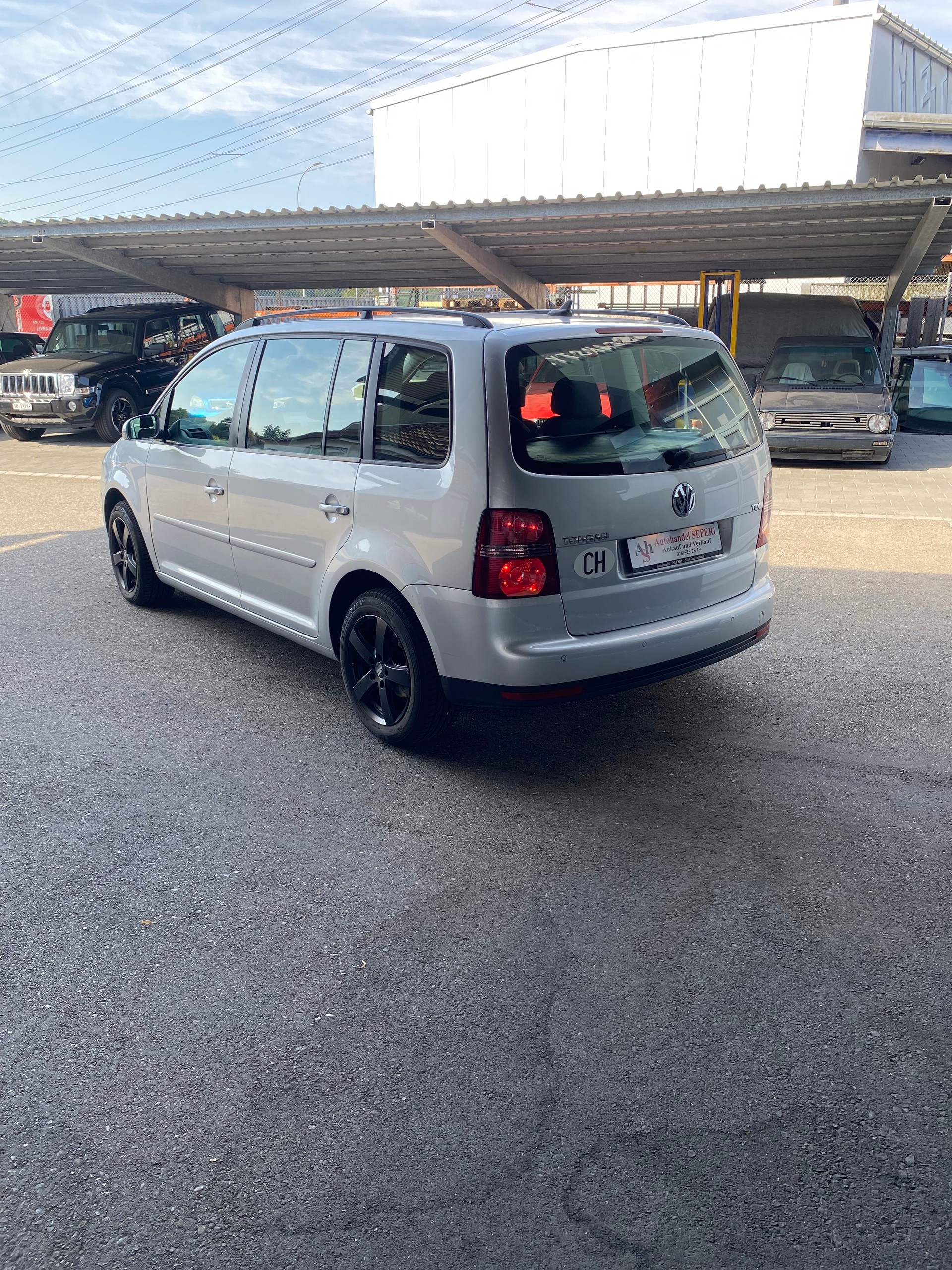 VW Touran 1.9 TDI Highline-image-4
