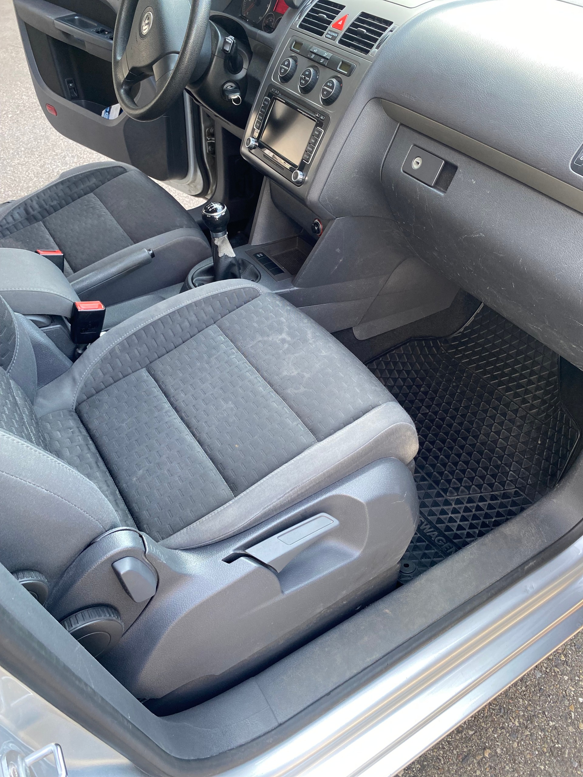 VW Touran 1.9 TDI Highline-image-13