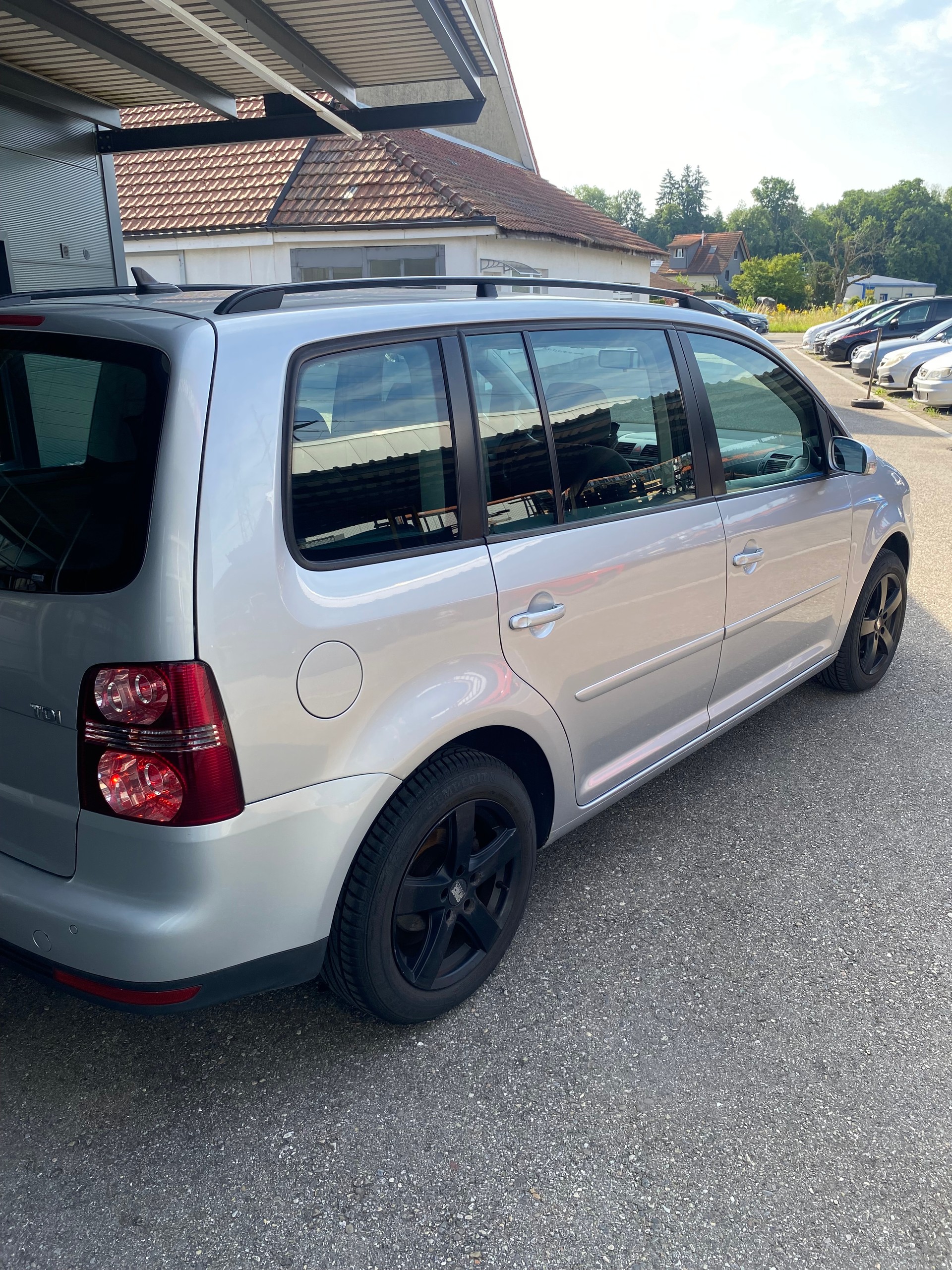 VW Touran 1.9 TDI Highline-image-6
