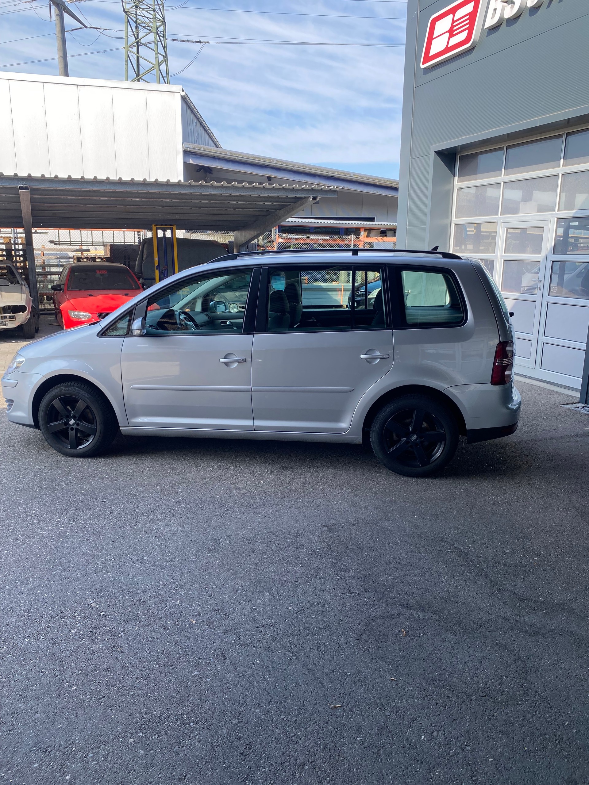 VW Touran 1.9 TDI Highline-image-3