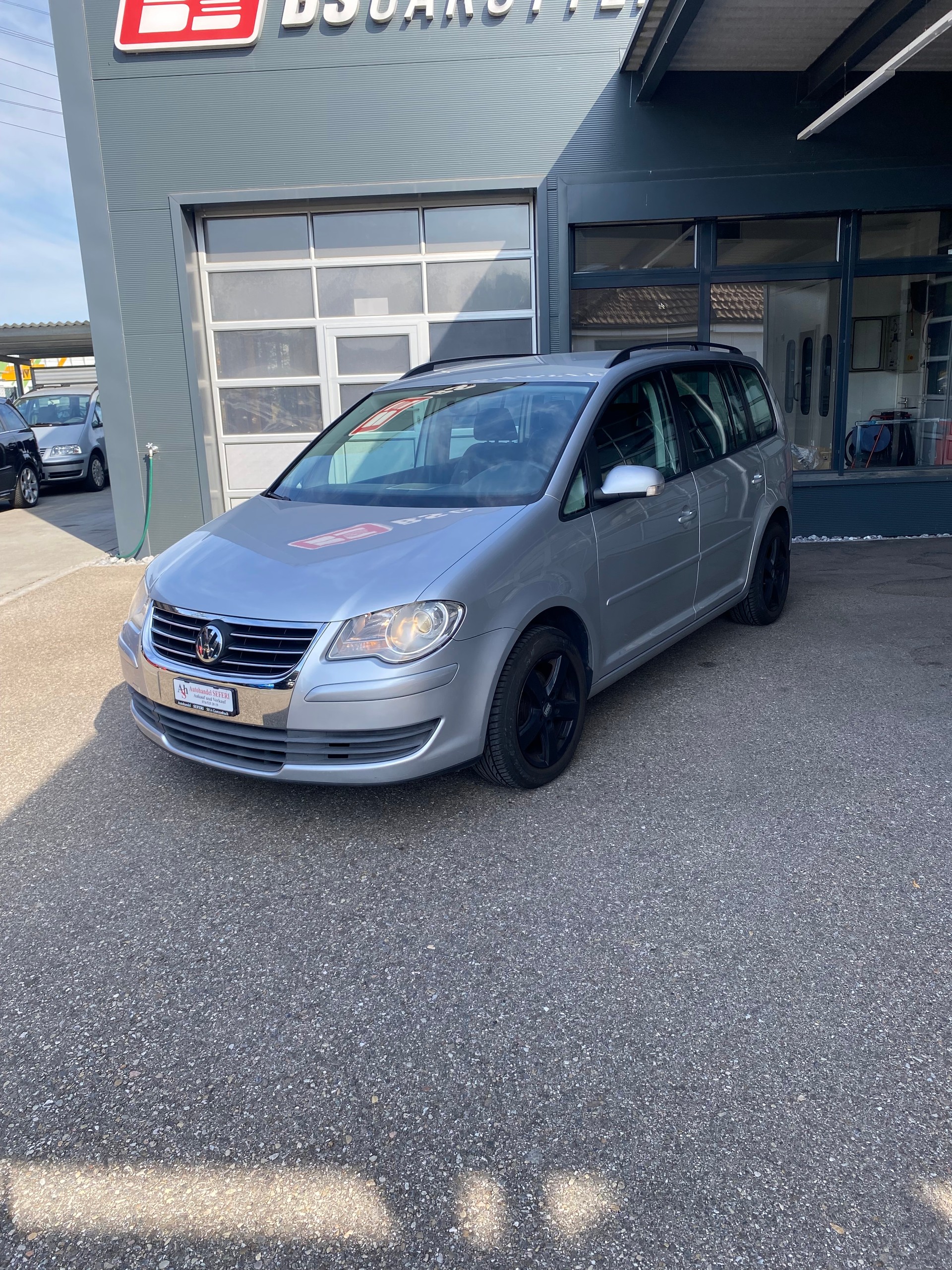 VW Touran 1.9 TDI Highline-image-1