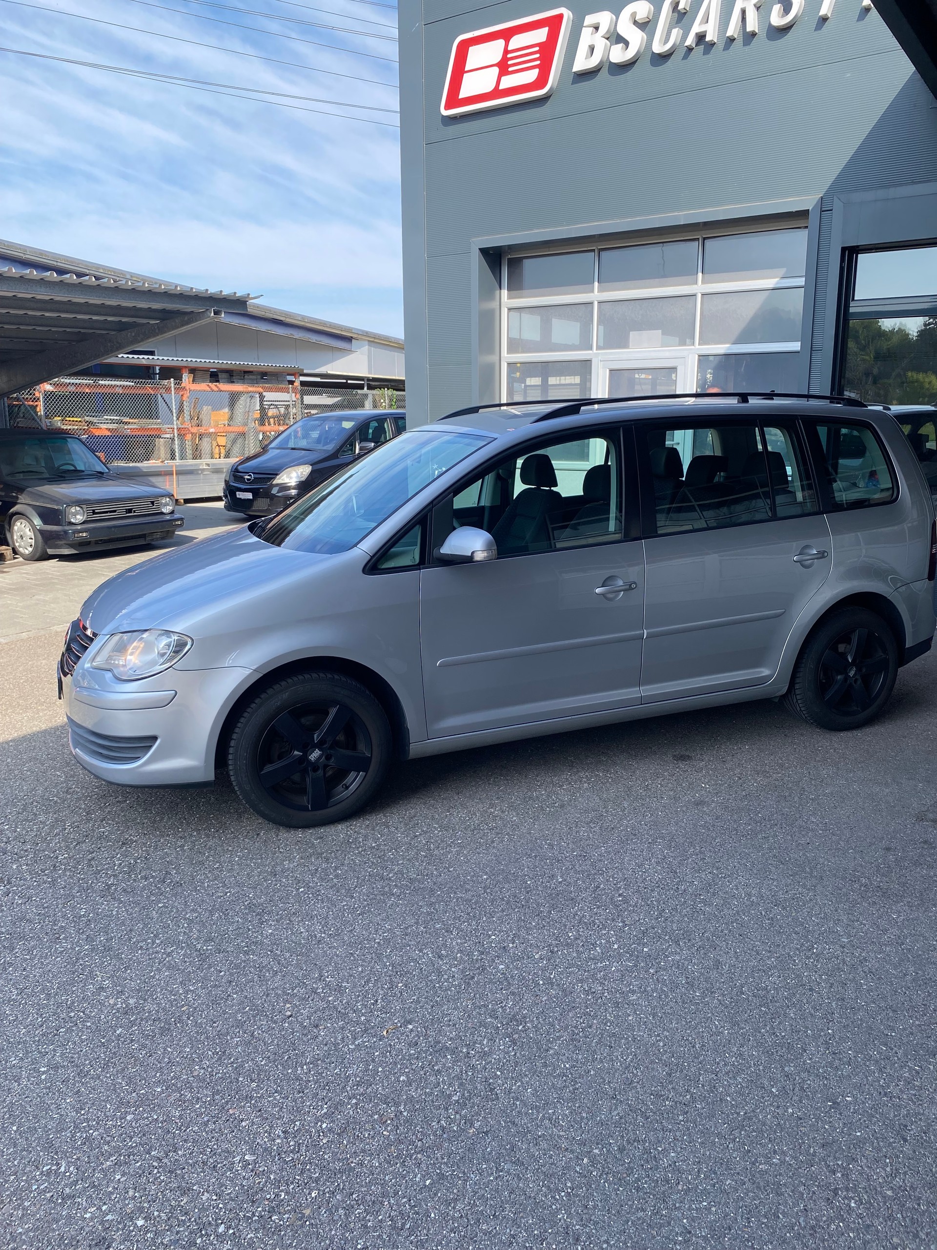 VW Touran 1.9 TDI Highline-image-2