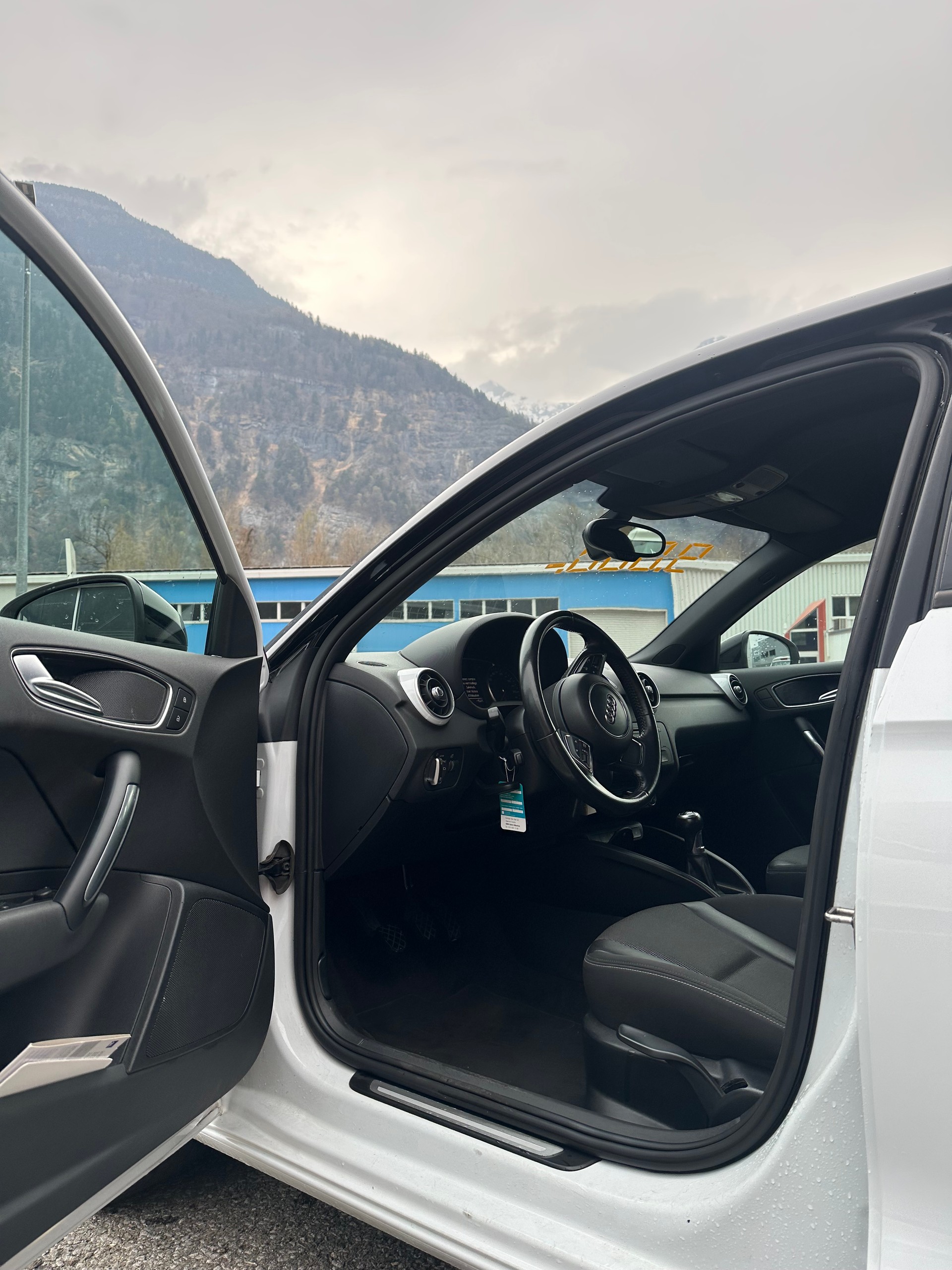 AUDI A1 Sportback 1.6 TDI Ambition-image-4
