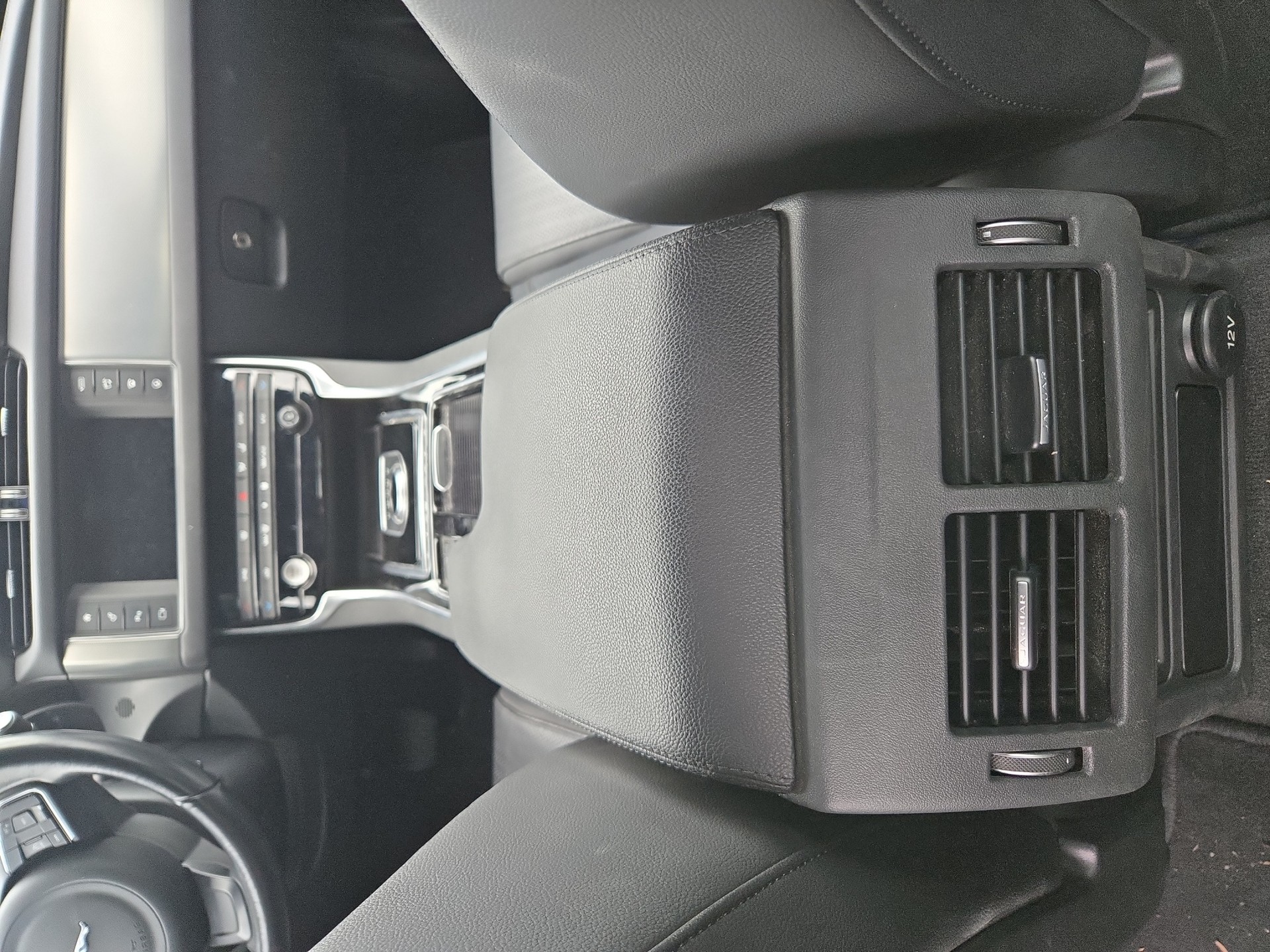 JAGUAR XF-image-6