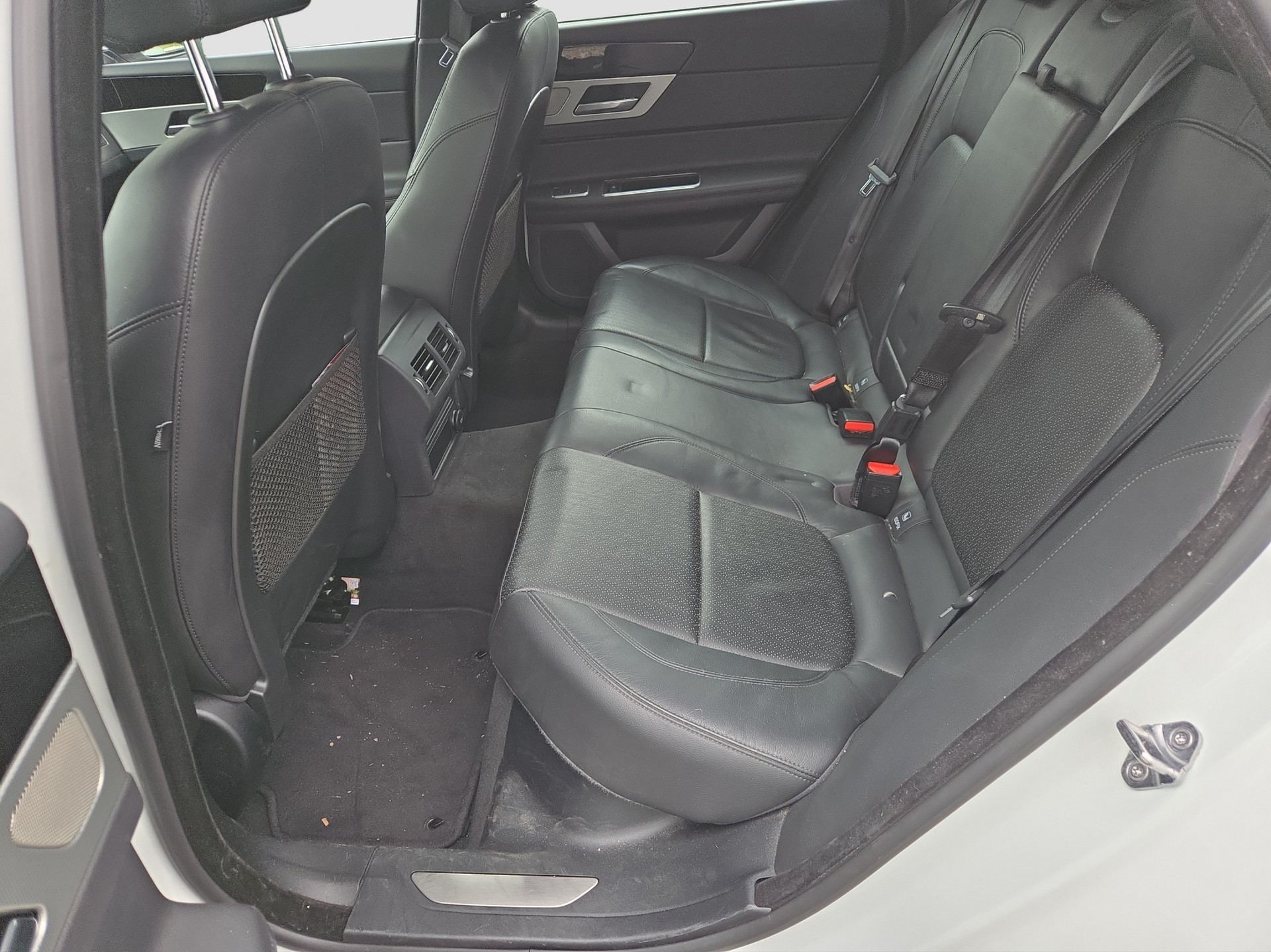 JAGUAR XF-image-5