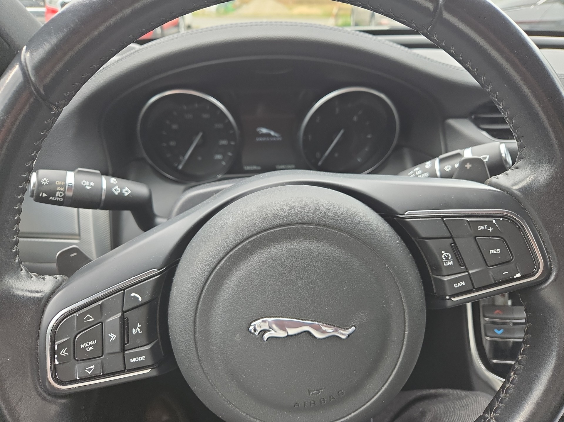 JAGUAR XF-image-8