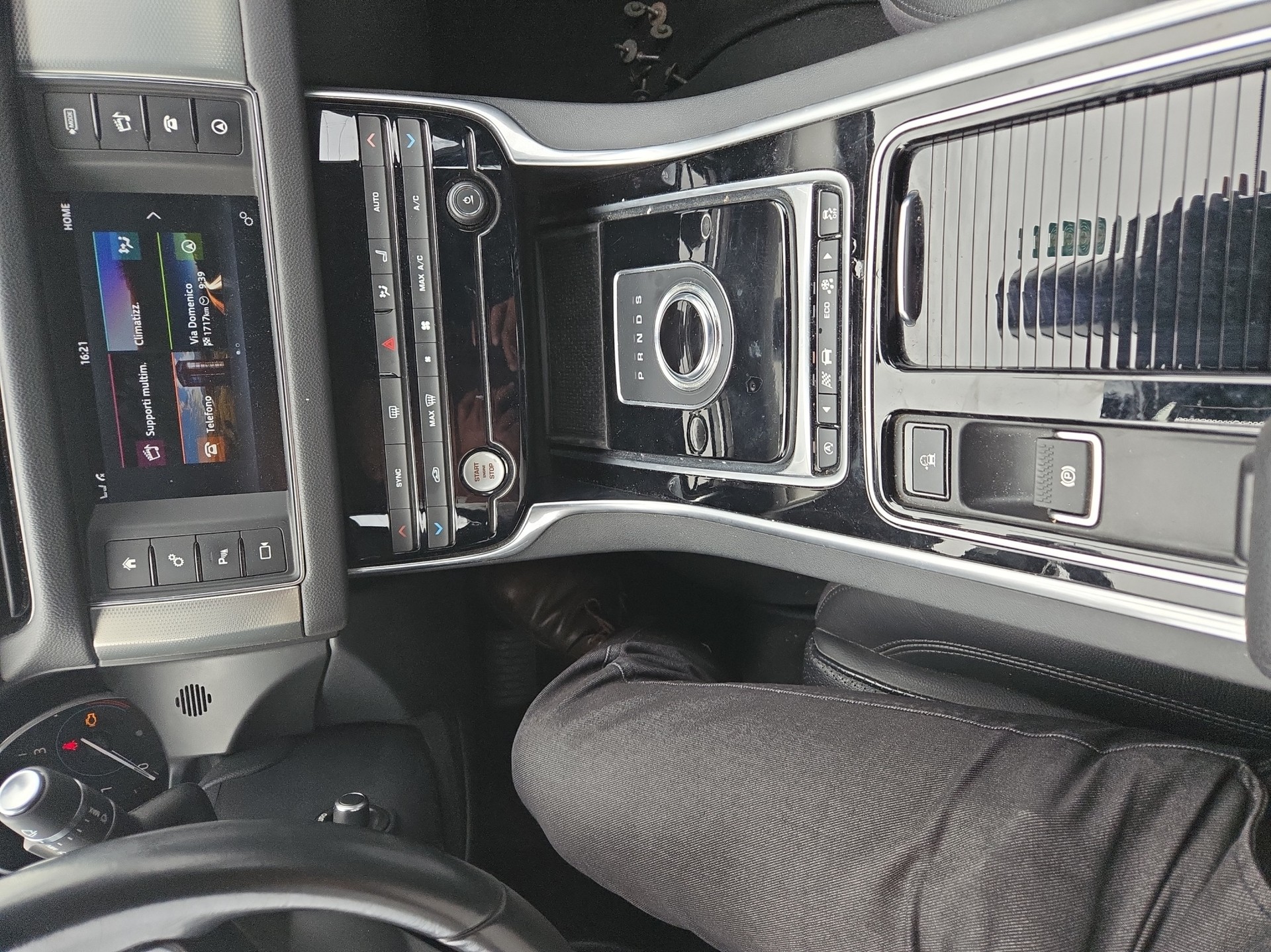 JAGUAR XF-image-9
