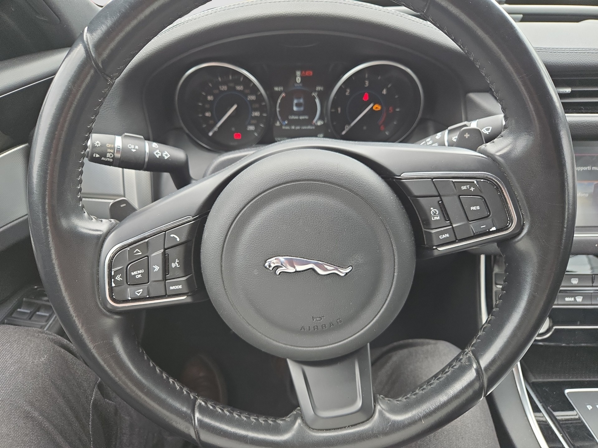 JAGUAR XF-image-3