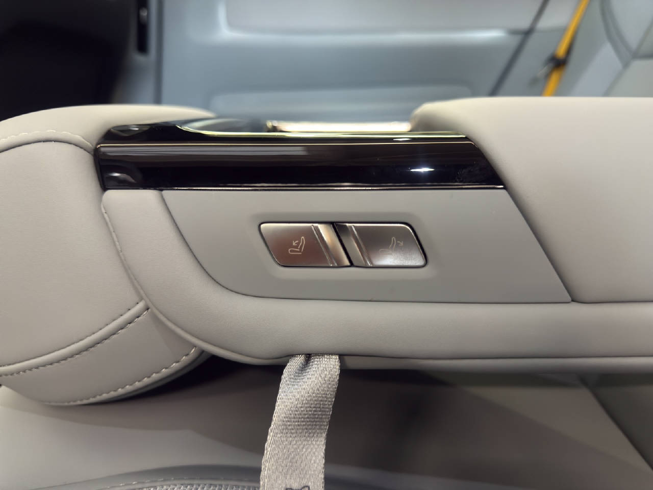 POLESTAR 4 Long Range 544 PS Dual Motor PERFORMANCE 100 kWh AWD-image-18