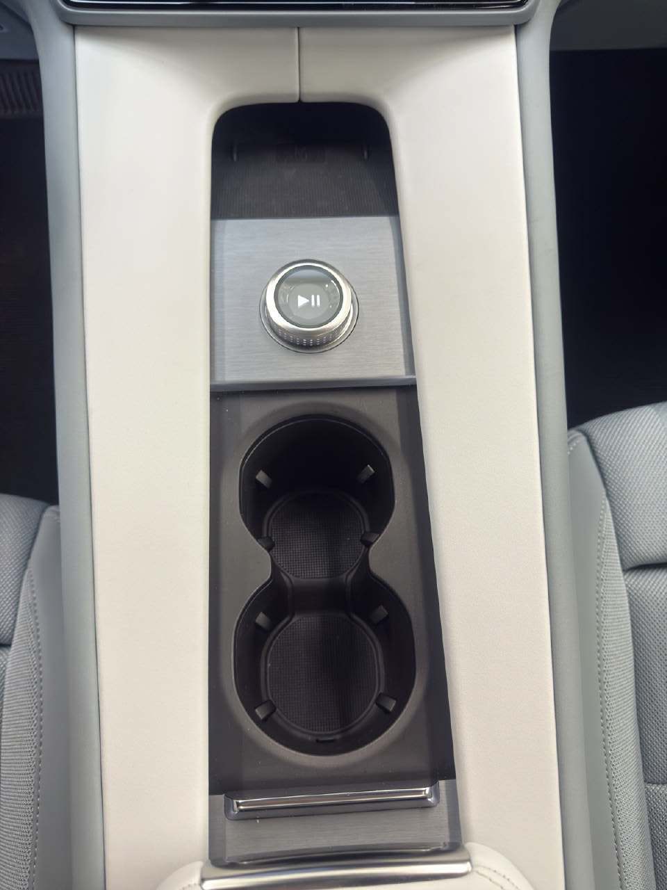 POLESTAR 4 Long Range 544 PS Dual Motor PERFORMANCE 100 kWh AWD-image-15