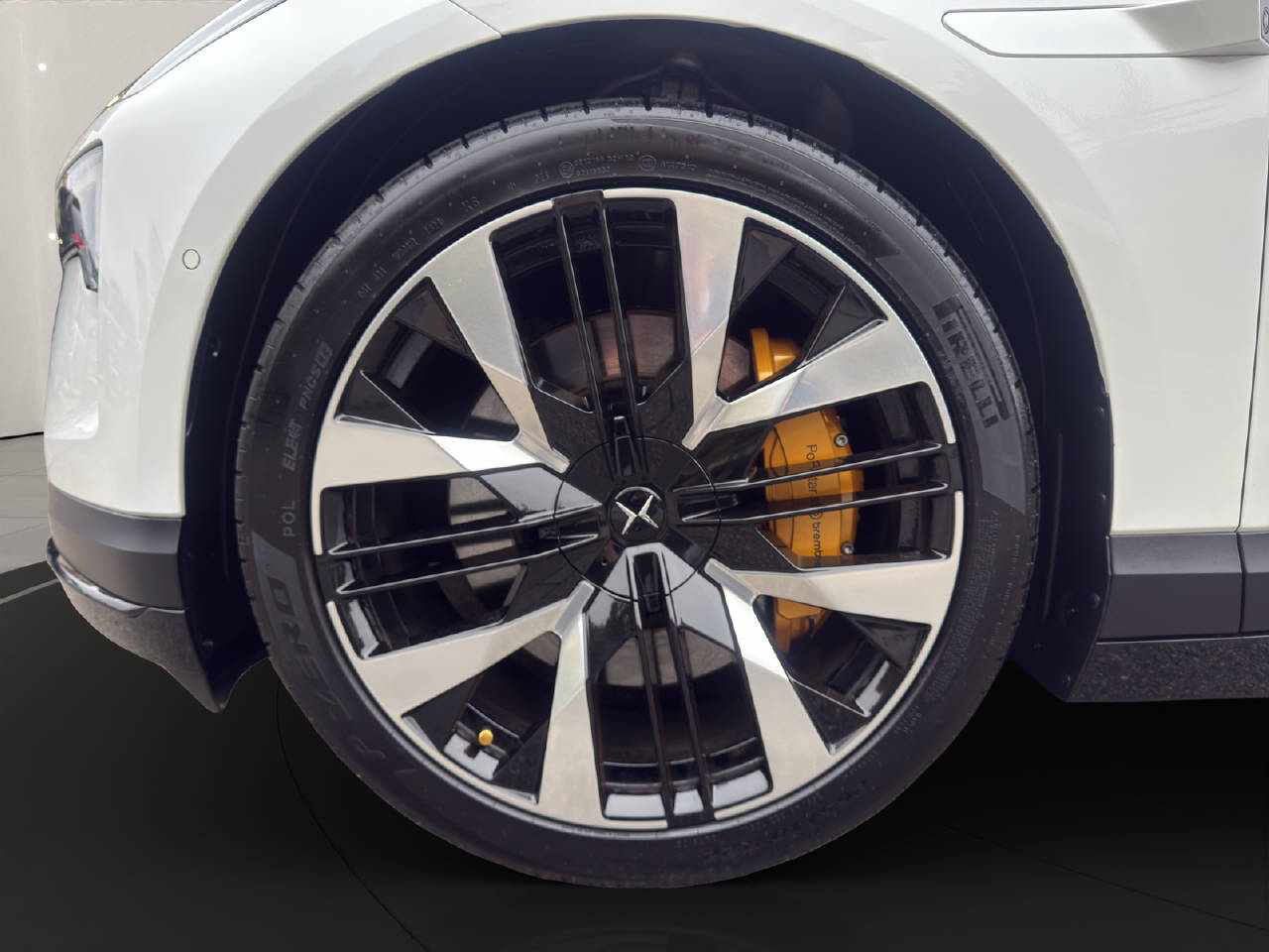 POLESTAR 4 Long Range 544 PS Dual Motor PERFORMANCE 100 kWh AWD-image-3