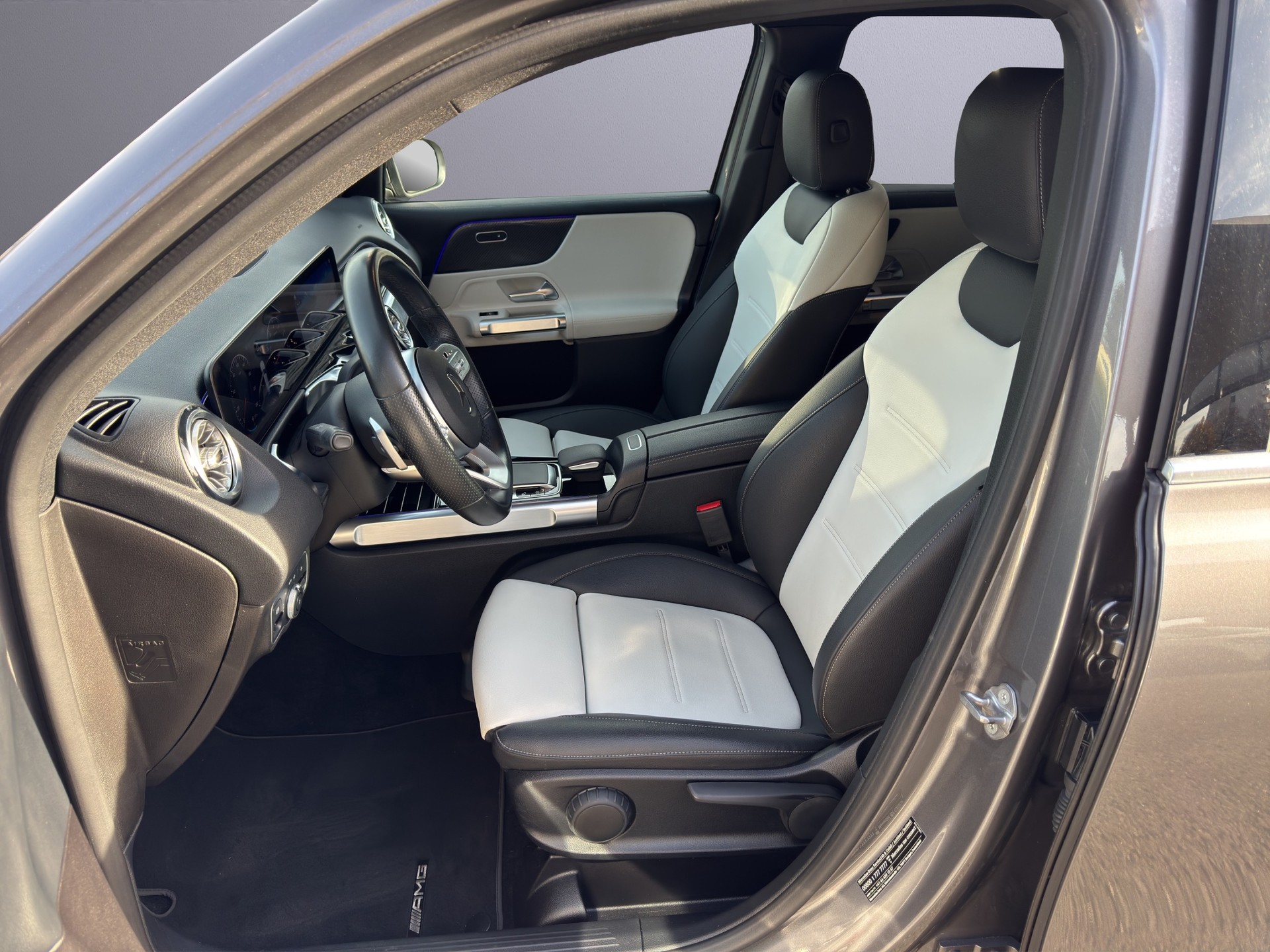 MERCEDES-BENZ GLB 250 4Matic AMG Line 8G-Tronic-image-10