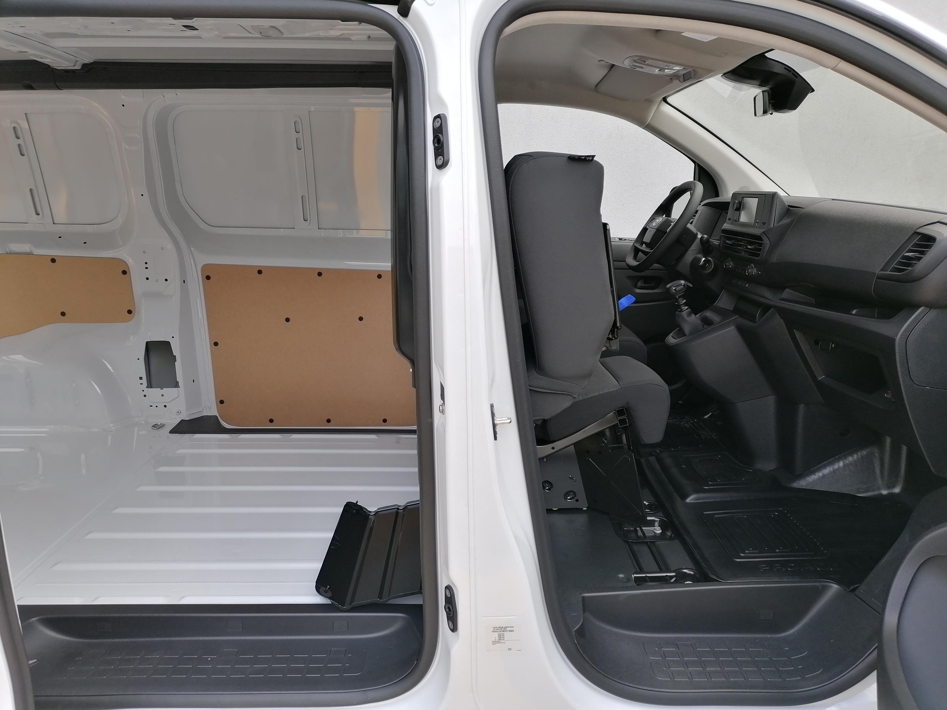 TOYOTA PROACE Van L1 2.0 D Active-image-11