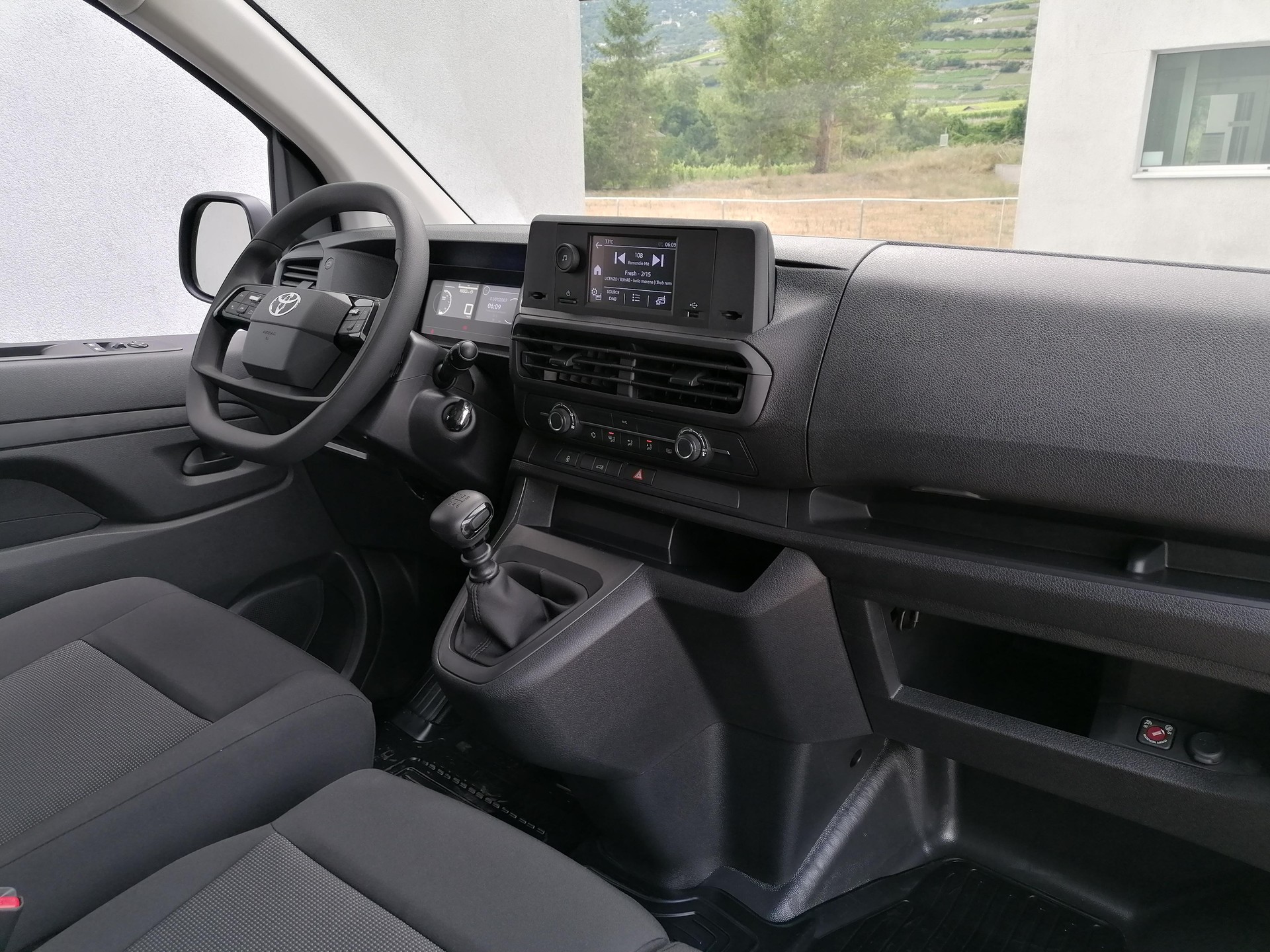TOYOTA PROACE Van L1 2.0 D Active-image-8